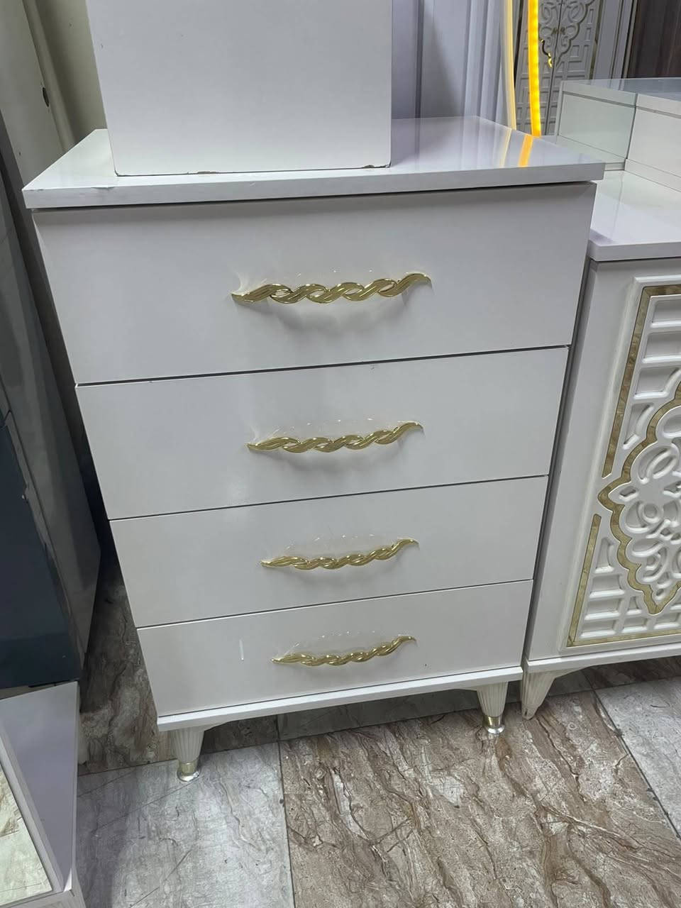 غرفة 7 ابواب 10 قطع 
للاستفسار ***********
