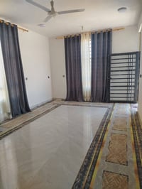 غرفتين • ٢٥٠متر • قرب عبيد السلطان