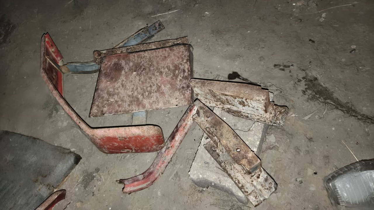 سلام عليكم البيع عنتر 121 موديل 89 رقم واسط غراضة كامله الشفقة وجاملغات وصفاحيه سعر 8 وبيهة مجال ***********///***********
