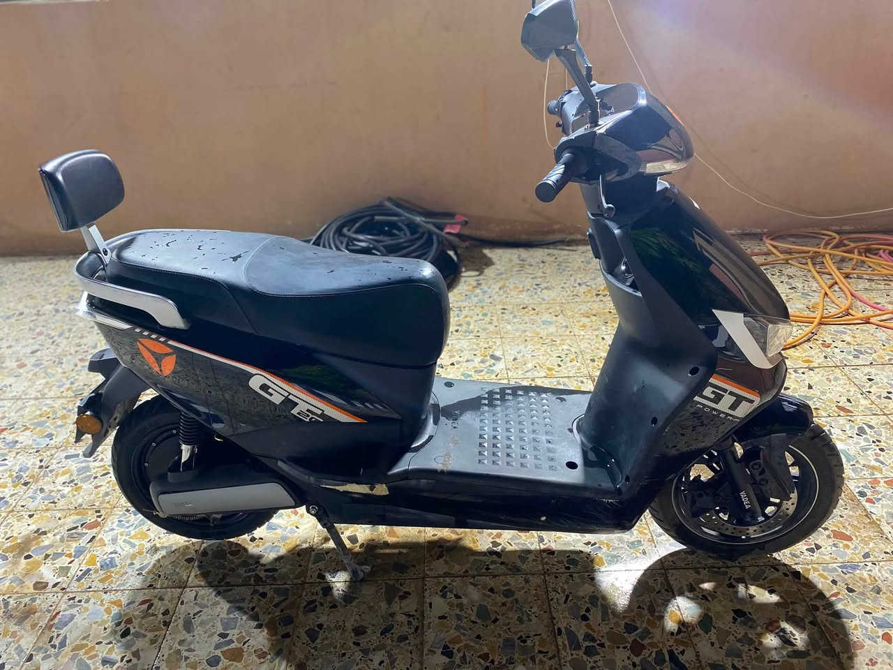 سلام عليكم
للبيع ياديا GT 20
ملف 3000 سرعة 60
6 بطاريات نوع البطارية كرافين 72فولت
25امبير ساعة السعر 850 الف بي مجال 
للتواصل ***********

