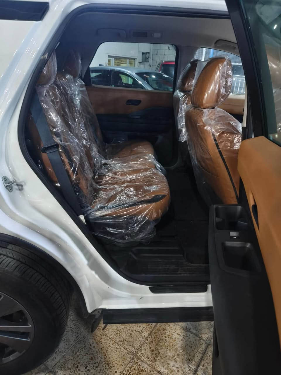 للبيع 
نيسان باثفندر 2025
 * الحالة: حادث مرفق بالصورة
 * الفئة: SV مواصفات معروفة
 * رقم العجلة: أربيل (تحويل مباشر)
المواصفات الأساسية:
 * محرك 3.5 لتر V6
 * ناقل حركة أوتوماتيك 9 سرعات
 * دفع أمامي | 8 مقاعد واسعة
 * اللون الداخلي: مشمشي فخم
 * شاشة لمس تدعم Apple CarPlay وAndroid Auto
أنظمة الراحة والقيادة:
 * تشغيل بصمة + دخول ذكي بدون مفتاح
 * تشغيل عن بعد + باب خلفي كهربائي
 * مثبت سرعة ذكي (ProPILOT Assist)
 * كاميرا خلفية مع حساسات خلفية
 * مكيف أوتوماتيك ثلاثي المناطق
 * مقعد السائق كهربائي + مقاعد أمامية مدفأة
 * مقود جلد متعدد الوظائف + مصابيح LED خارجية
أنظمة الأمان:
 * تحذير النقطة العمياء والخروج عن المسار
 * فرملة طوارئ أوتوماتيكية + مراقبة حركة المرور الخلفية
الإضافات:
 * شباك أمامي بحماية + كتاب تظليل كامل
السعر: 275 بي مجال للمشتري الجاد.
للتواصل والاستفسار: يرجى مراسلة الصفحة أو الاتصال لمعرفة التفاصيل ***********
