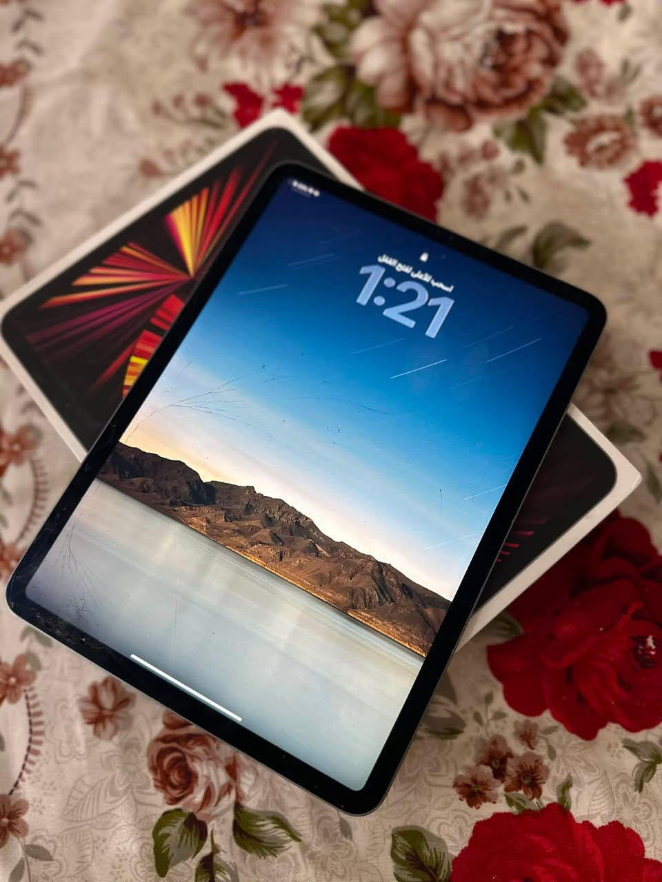 ايباد 11برو ذاكره128بطاريه81
ملحقاته كامله 
فقط الشاشه مكسوره ما مئثر علمس ابد وين متريد افحص 
***********

