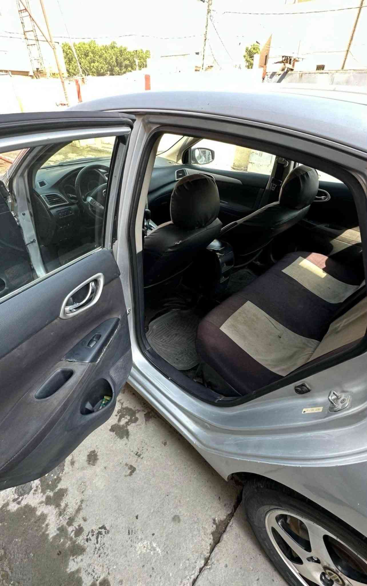 🚗 نيسان سنترا 2013 - للبيع فقط 🚗
السيارة جاهزة للبيع وما تحتاج أي مصاريف، ماشاء الله من كل النواحي (قير، محرك، حدادية بشرط الفحص).  
أبرز المواصفات:
 🔑 نظام بصمة تشغيل ودخول ذكي.
 🖥️ شاشة عرض مع كاميرا خلفية.
 ⚙️ 3 وضعيات قيادة: اقتصادية (ECO)، رياضية (Sport)، والعادية (Normal).
 🚗 مثبت سرعة (Cruise Control).
 ❄️ تكييف شغّال وممتاز جداً.
حالة البودي والضرر:
 🎨 الضرر: صبغ باب السائق والباب الخلفي فقط.
 🏷️ السيارة بالكامل ليبل واحد (تختيم شركة).
📌 البيع كاش فقط
مكان السيارة بابل الهاشميه
📞 للتواصل والاستفسار 
‭***********‬

نص مكتوب في الصور:
- سنترا 2013 الهاشمية - 27-09-2026 0 0 0 0 اوتوماتيكيه 4 سلندر N/A 180 كم المواصفات أمريكية بنزين إنشاء نيسان السنة 2013 الموديل سنترا الفئة SV الأجزاء المطلية قطعتين شاهد الصورة اللوحة بغداد, خصوصي اللون سلفر مادة المقعد قماش عدد المقاعد 4 عرض السعر نعم