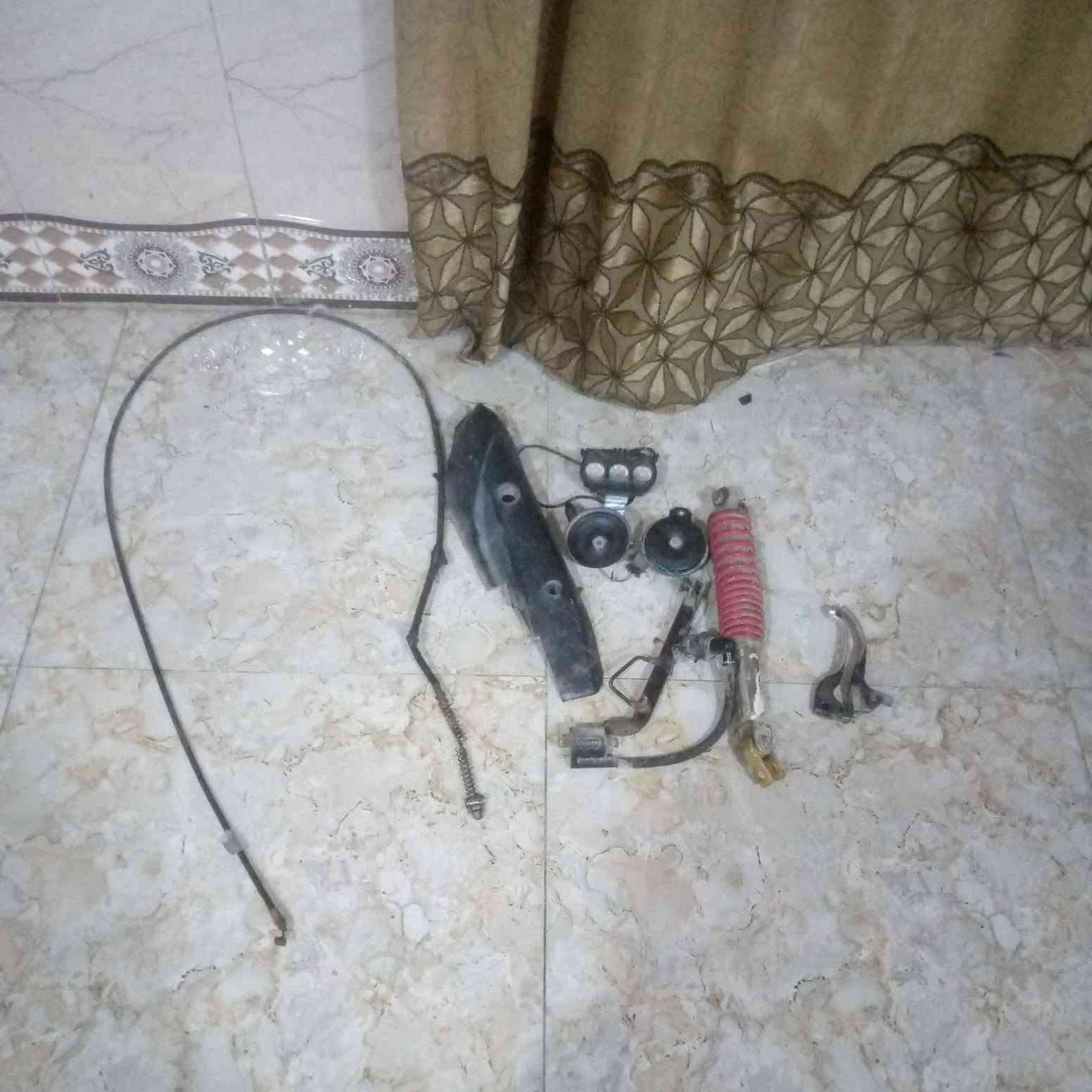 السلام عليكم غراض ماكس تفصيخ للبيع هورنات وكلوب بومه ودبل خلفي بلادي شرط شغال وتفصيخ ويدات بريكات امامي وخلفي وسيم بريك خلفي واقيه صالنصه وجك صفح وكويل ناريه كلهن نضاف وملات تفصيخ سعرهن 25 قفل سعرهن بلاش سعر دبل خلفي اصلي تفصيخ شغال العنوان نجف حي العسكري فقط اتصال او وتساب توصيل ماعندي ***********
