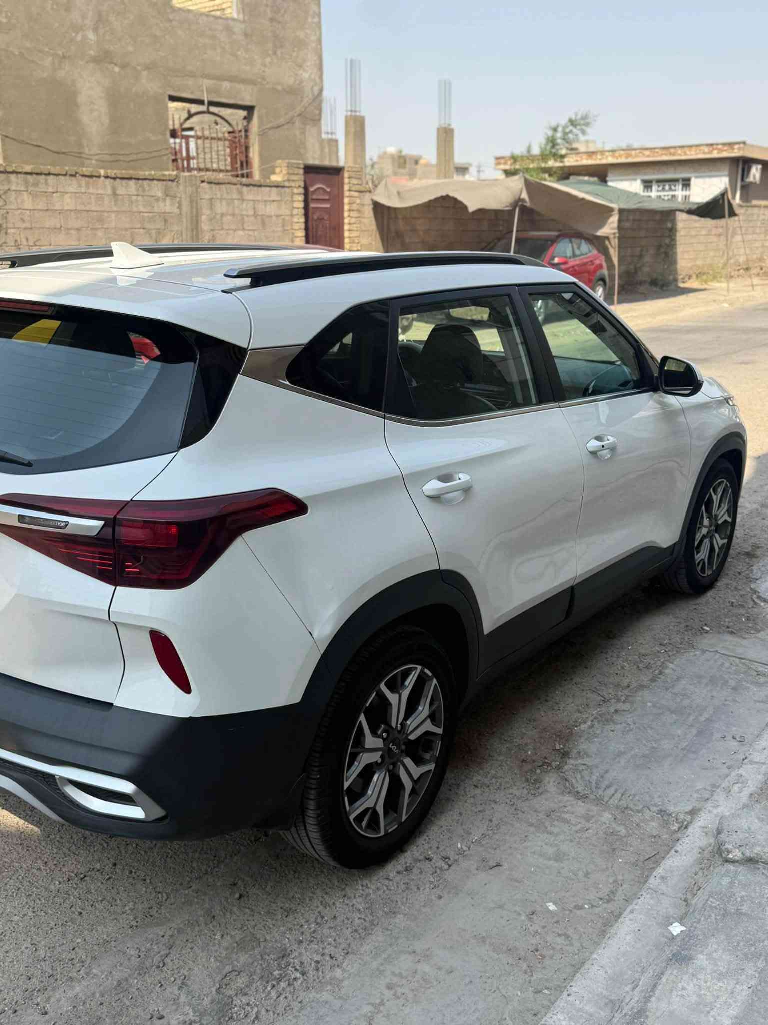 السلام عليكم
كيا سلتوس موديل 22 فئه Ex
فول مواصفات 
العداد 36 mi
ضرره موضح بلصور 
وبيه رصعه جانبيه وبلصندوك خفيفه 
السعر 163 وبيه مجال بصيط
للتواصل ***********
بي واتساب
