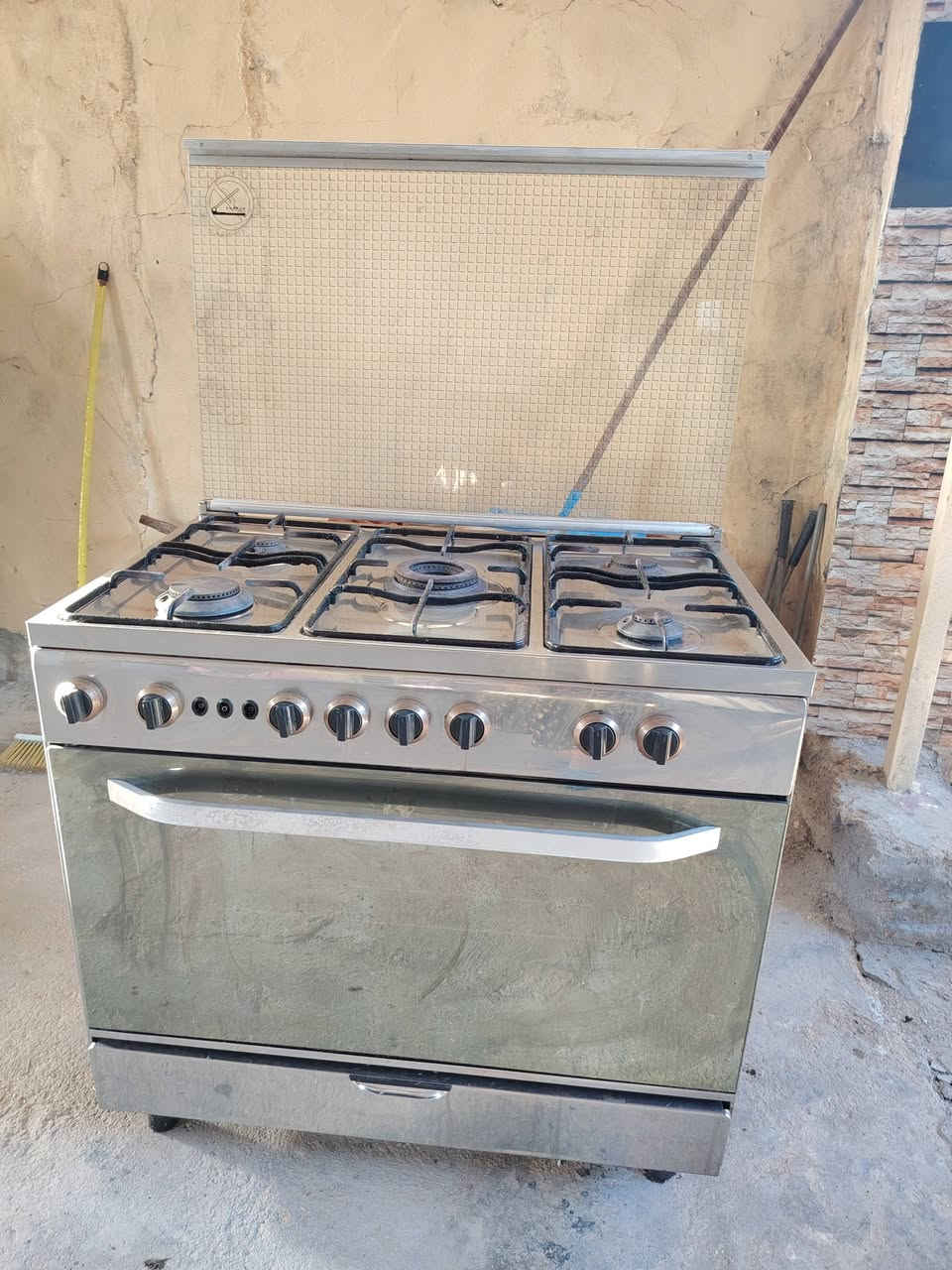 طباخ للبيع حجم كبير العيون كلها تشتغل الفرن التحت يشتغل الفوك ما يشتغل السعر 100مكاني المحاويل الشاكريه خط النفط للاتصال ***********
