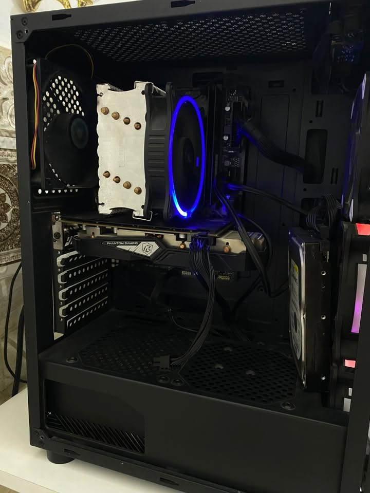 السلام عليكم
معالج i3 جيل 10 
كرت  Rx 590 gme
رامات ddr 4 .16 gb 
 بور سبلايPsu 650 
Ssd 500gb 
HDD 80gb 
مكاني الفلوجة السعر500 مجال بسيط يوجد توصيل  
رقمي ***********
