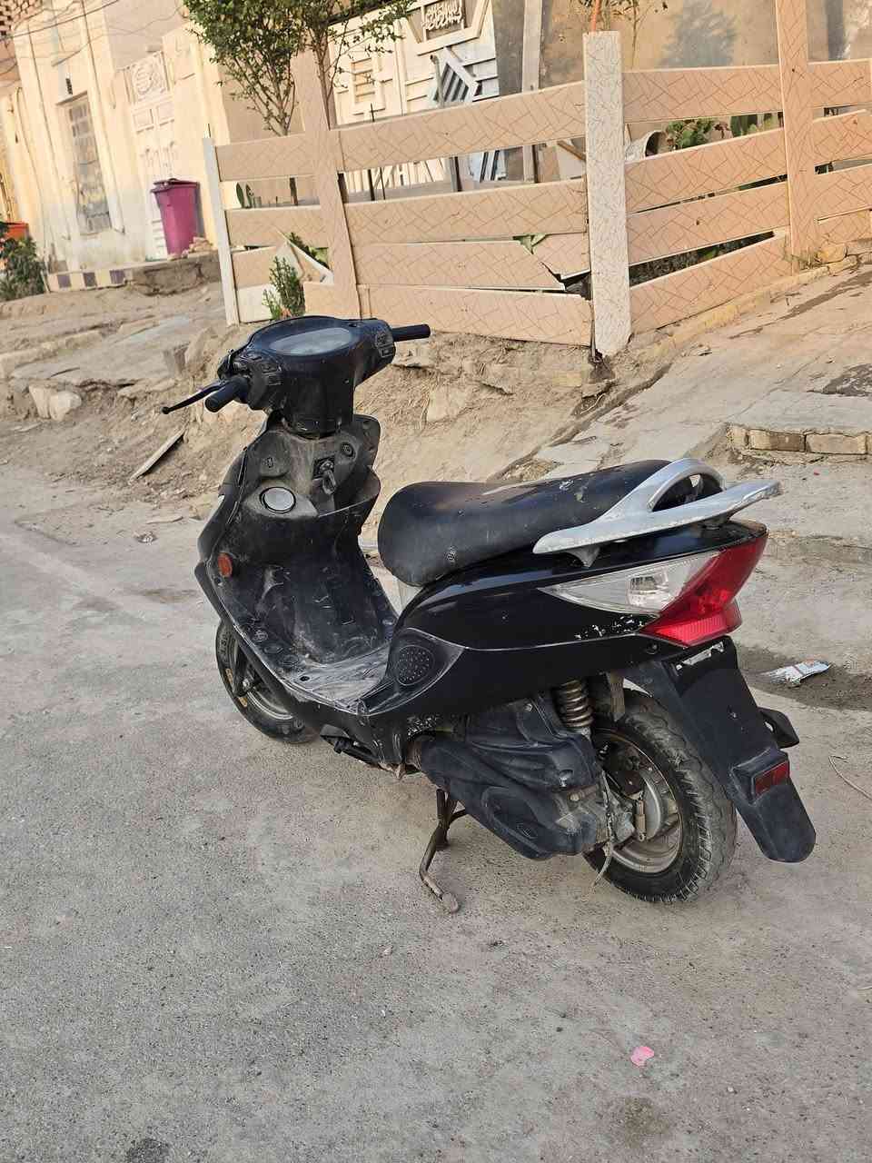سلام عليكم دراجه كامكو في تو البيع شرط محرك برغي مامفتوح بيه السعر 400او بيه مجال مكاني شطره رقمي ***********
