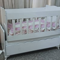 للبيع سرير للاطفال غير مستعمل حتى اليدات مشادهن ب٦٠ وهاي العربانة نظيف...