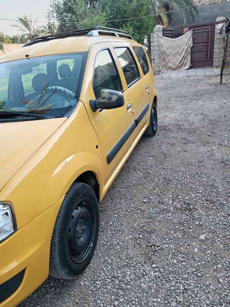 السلام عليكم رينو موديل ١٠جديده ونظيفه حيل كهربائيات مكينه كير حداديه تبريد ثلج شرط محور فان وفريز وراديتر وكمريسر كلها شاهينه تبريد للأخير الدوانيه غماس ***********
