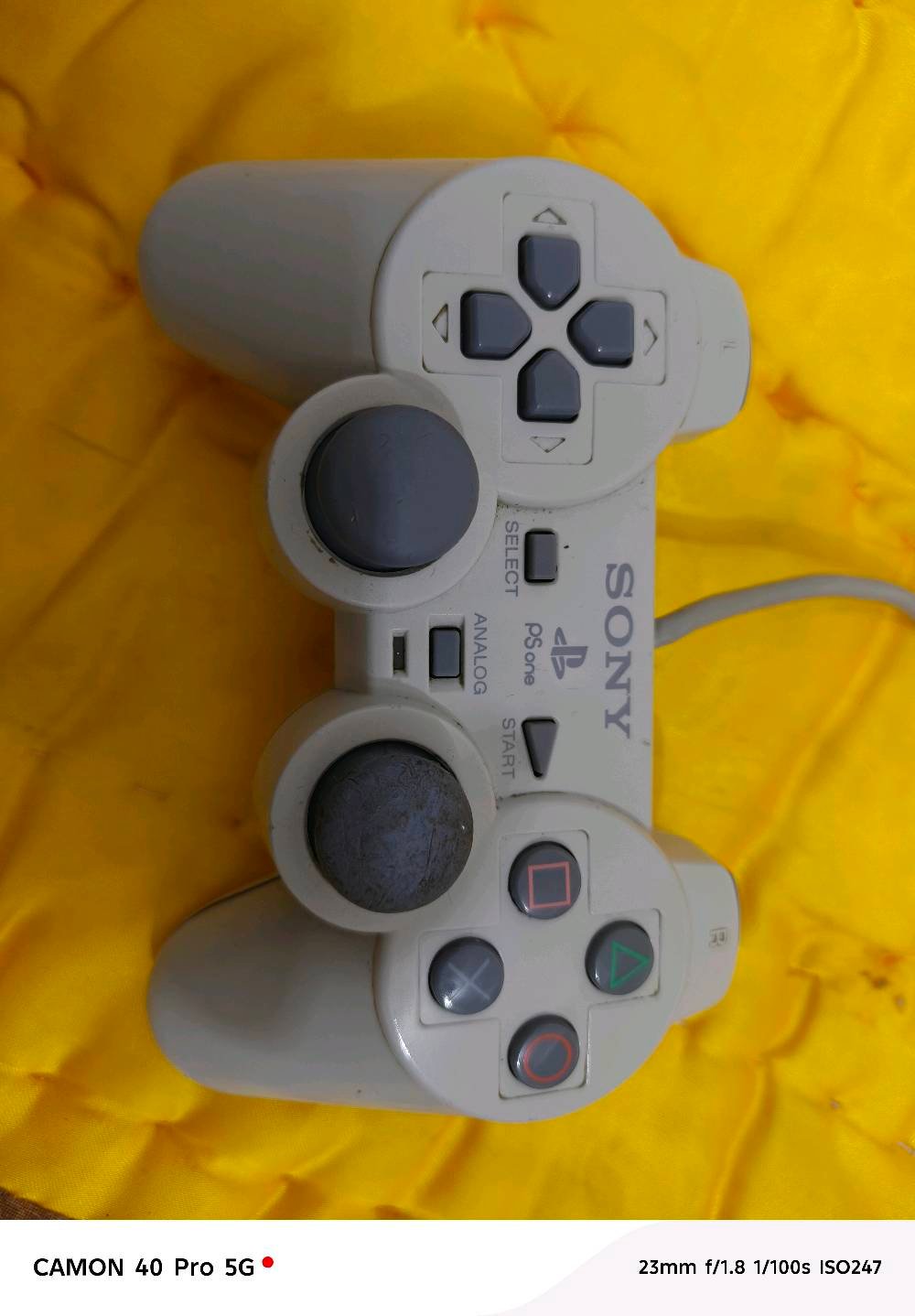 للبيع بلايستيشن 2 (PS2) نظيف وكامل ملحقاته 🎮
​الملحقات:
​عدد 2 يد تحكم (أصلية شغالة).  
​ميموري كارد سعة 8 ميكابايت.  
​فلاش مساحة 32 كيكابايت.  
​كافة الوايرات والربط الأصلية (واير الكهرباء وواير الشاشة).  
​الحالة: الجهاز نظيف وشغال
​السعر: 50 ألف وبي مجال للطيبين للتواصل واتساب***********