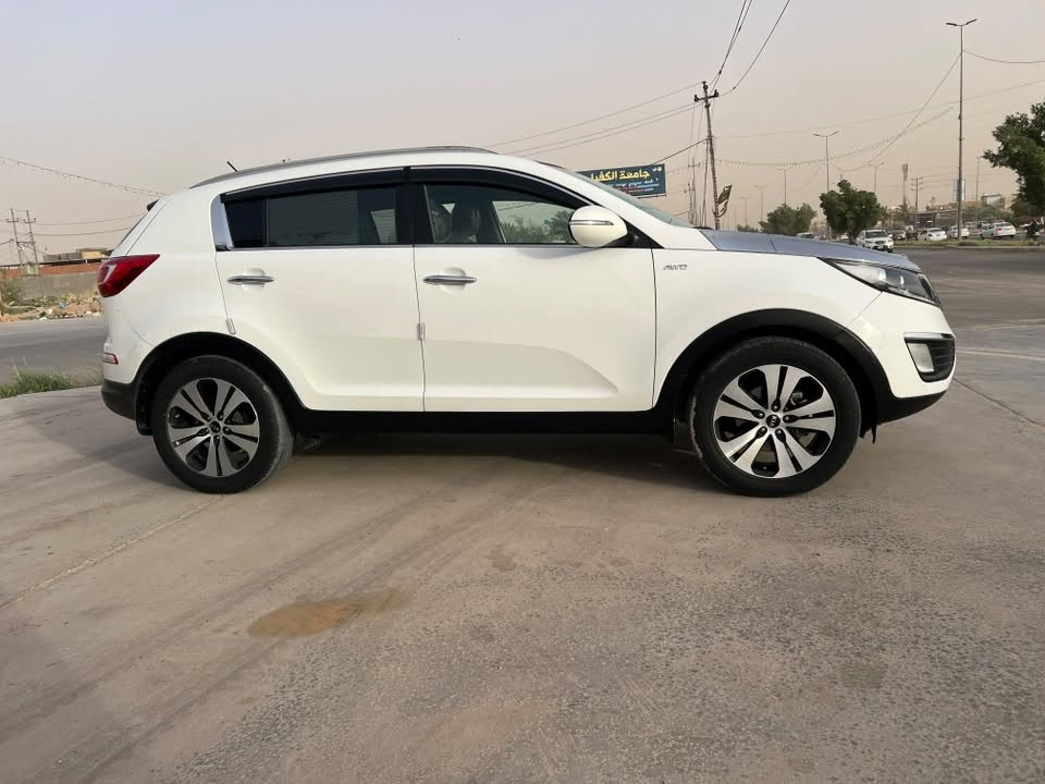 ￼
Sportage خليجية 
2013 كفاله
2400 DOCH 
رقم بغداد 
فور ويل AWD 
الممشى 160 الف
المحرك 2400@ السعر 147   ***********
