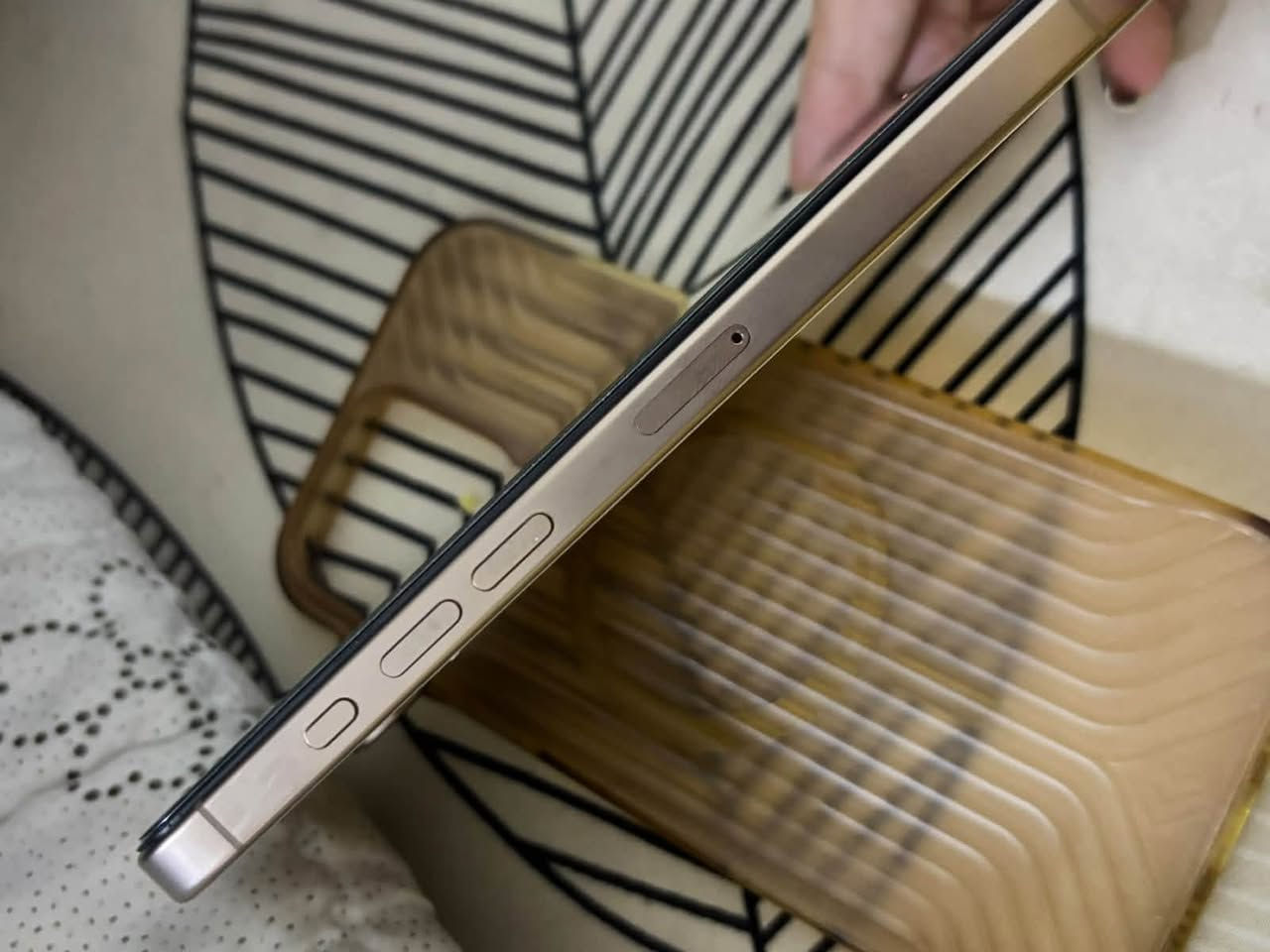 ايفون 16pro max ذاكره 256 بطاريه 100 تليفون شخط واحد مابي  شاصي مالته فقط الضهر بي فطر بسيط ومبدل شاشه واكف فيس ايدي من تبدلت شاشه الشاشه نوعيتها سعرها ٢٤٠ الف دينار 

***********
