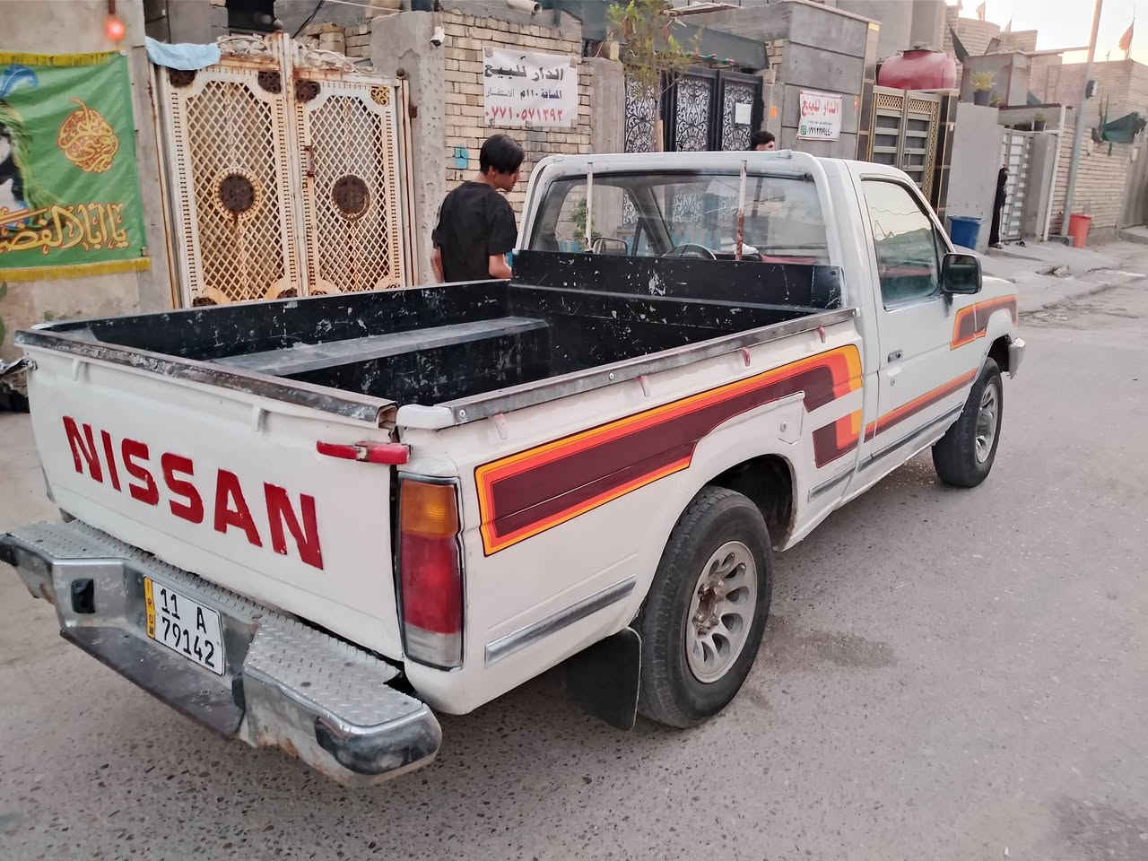 السلام عليكم سياره بيكم نيسان مديل 1988 رقم بغداد شرط تحويل  انكليزي سياره حلوه مكينه بلاديله مصبوغه للجماليه مكاني بغداد مدينه الصدر السعر 30 وبيه مكال حك جيه مفتوح خاص او واتساب ***********

