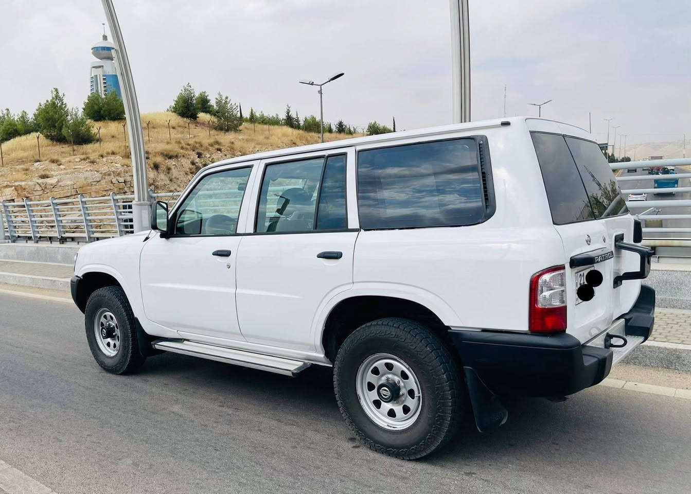 نيسان باترول
موديل / 2002 تحويل أصل (شغالة) 
الصبغ / بدون صبغ، بس بيها كارتين صبغ بسيط. سيارة نادرة ومثالية 
المحرك والجير ما مفتوحين، السيارة أصلية من كل جهة 
المسافة المقطوعة / 269,000 كم، الكوشن وتغليف الأبواب بلاد (أصلي) 
السنوية جديدة لغاية 2031 وباسمي،  (السیارە تحويل أصل)   - إطارات - باتري - دهن - شرط، كلشي جديد 
ما شاء الله السيارة بلاد من كل النواحي 
السعر / اتصلوا للاتصال والاستفسار 
***********
