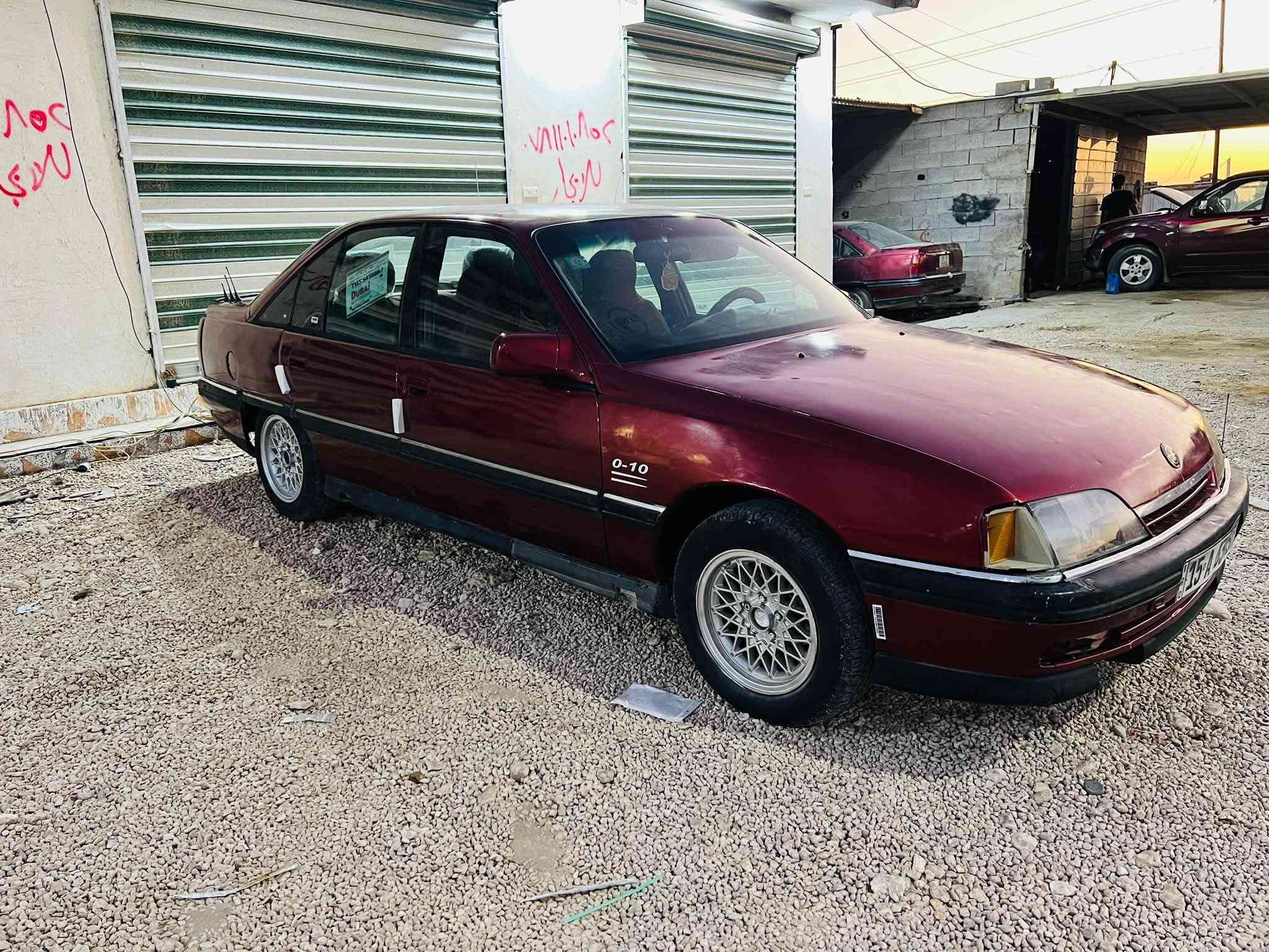 السلام عليكم 
للبيع اوبل اوميكا موديل 1991 رقم انبار دولي هزه وسنويه ورقم جديد محرك 2000 بلادي سياره اصل تبريد كير محرك اكسل صدر كله نظيف تايرات جدد تخم ويل صبغ جماليه 
كهربائيات كلها شغاله سياره حلوه وماناقصها شي واحلى من الصور سعر 33 مكان الانبار رمادي  ***********
