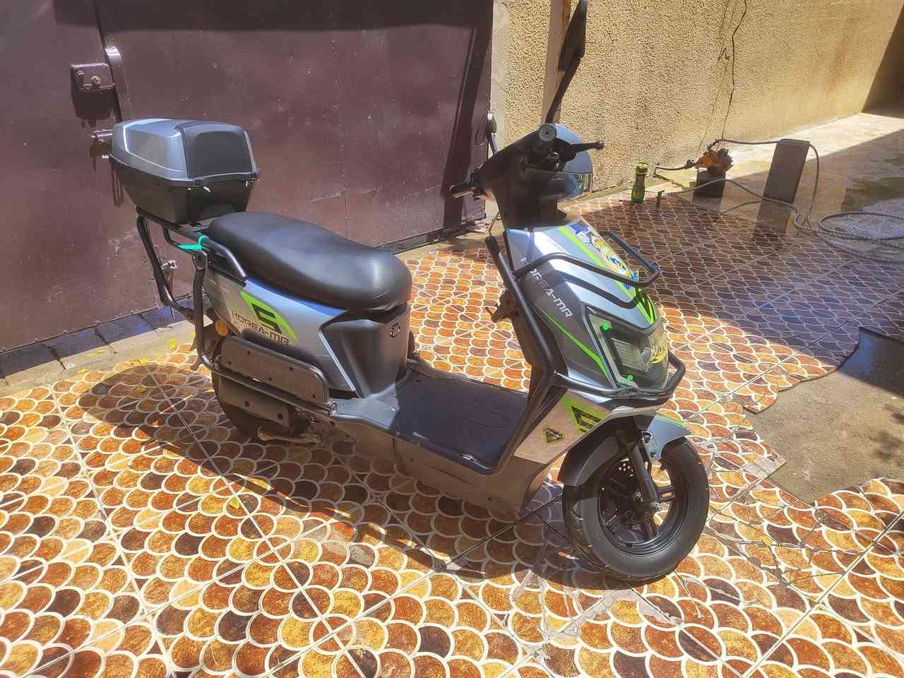 سلام عليكم شباب عندي هاي دراجة شحن 
البيع سعره 650التواصل ***********الستفساى
