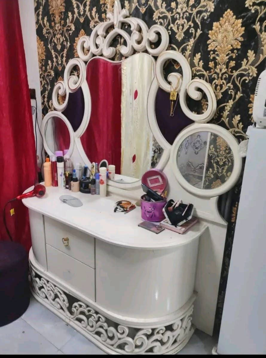 سلام عليكم للبيع غرفه نوم نضيفه  مستعجيل ب600وبيها مجال العنوان النجف, 8قطع نضيفه مابيها شي الرقم ***********
