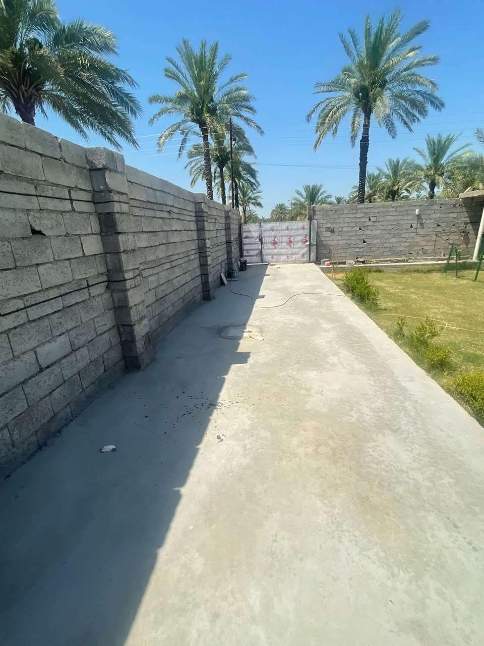 سلام عليكم بيت للبيع موقع الراشدية المراسمه مساحه ٦٠٠سند ٢٥يحتوي على ثلاث غرف نوم بناء طابوق للاستفسار اكثر اتصال على الرقم ***********
