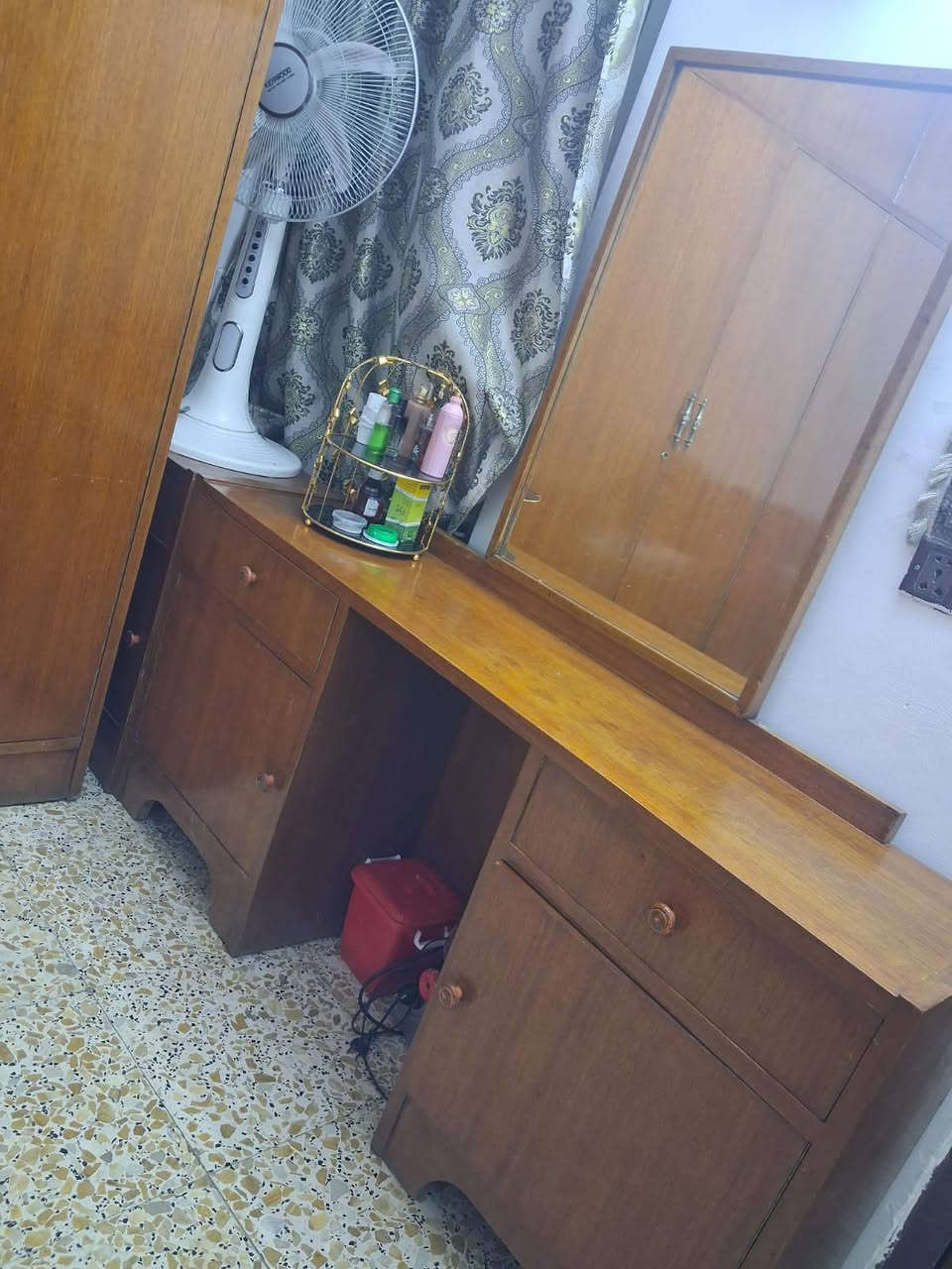 سلام عليكم غرفه للبيع ب900 وبيها مجال للاستفسار ***********
