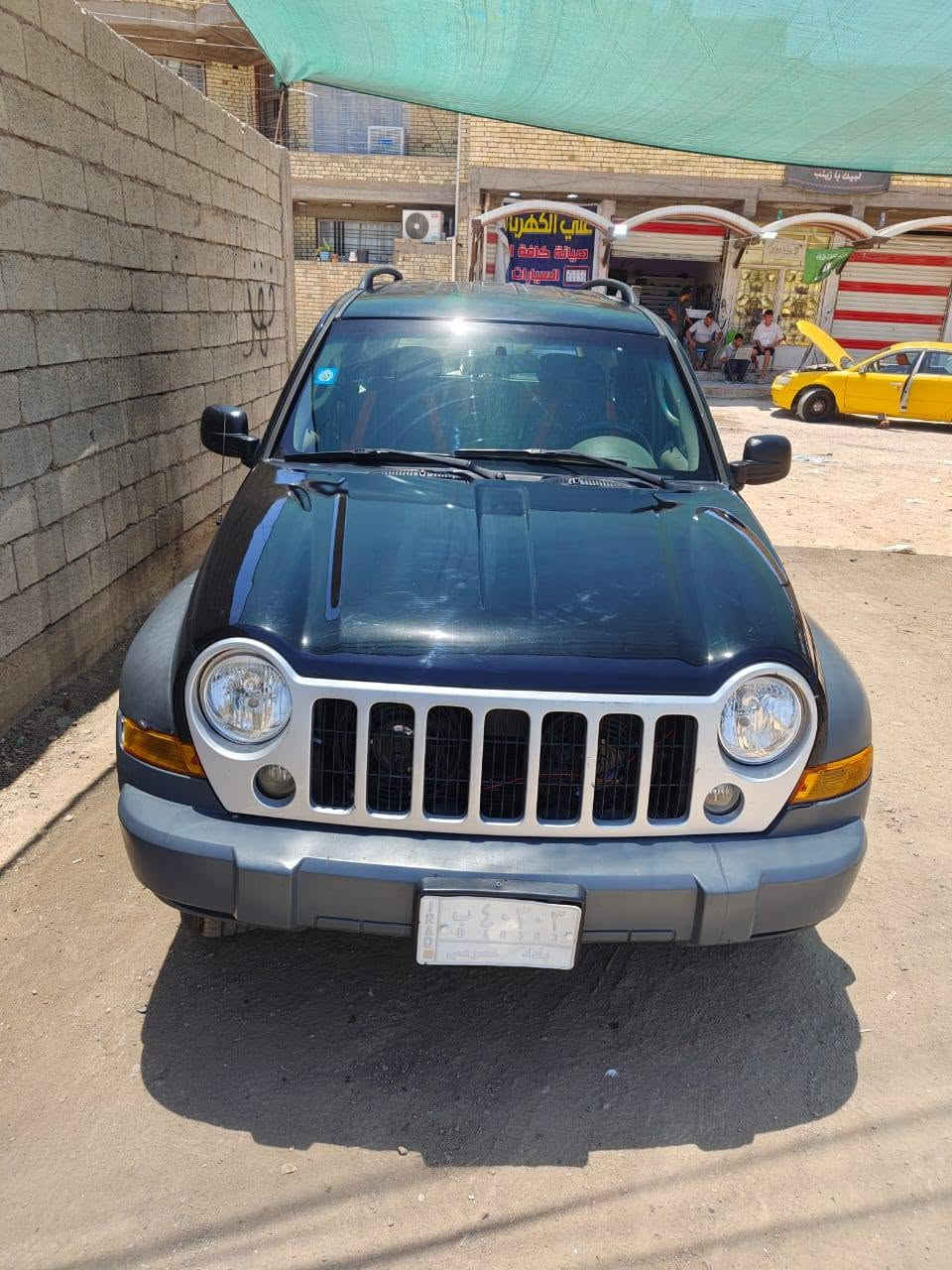 جيب لبرتي موديل ٢٠٠٧ كير مكينة تخم تاير تبريد خير من الله رقم بغداد مكينة ٦ سلندر قطعتين صبغ فقط السعر ٥٩ وبيهة مال مكان السياره زعفرانية ***********
