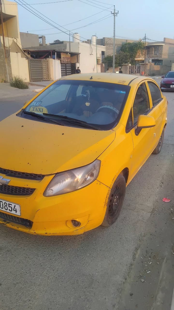 السلام عليكم
شوفر ليت سايل 2012 
رقم بغداد انكليزي جديد وسنويه لل 2031 شرط التحويل 
السياره كلش نضيفه وبلاديه 
محرك 1500 زنجيل كلش قوي واقتصادي 
شرط برغي ممفتوح بي ع شركه 
محرك وكير مكفولات 
كير عادي 5 نمر 
جام كهرباء 
كبات موجوده  
تبريد ثلج 
شاشه 
صدر جديد تخم تاير بس واحد تعبان 
كهربائيات كله شغاله سنتر لوك 
ترايك وين متريد 
السياره بدون ضربه شرط ماعدا هذن رصعات مال سيبايه 
اكفلك ضربه او تبديل دكه جاكوج مابيه دواخل كله مكفوله 
السعر 55 وبيها مجال 
العنوان ديالى الخالص 
***********
