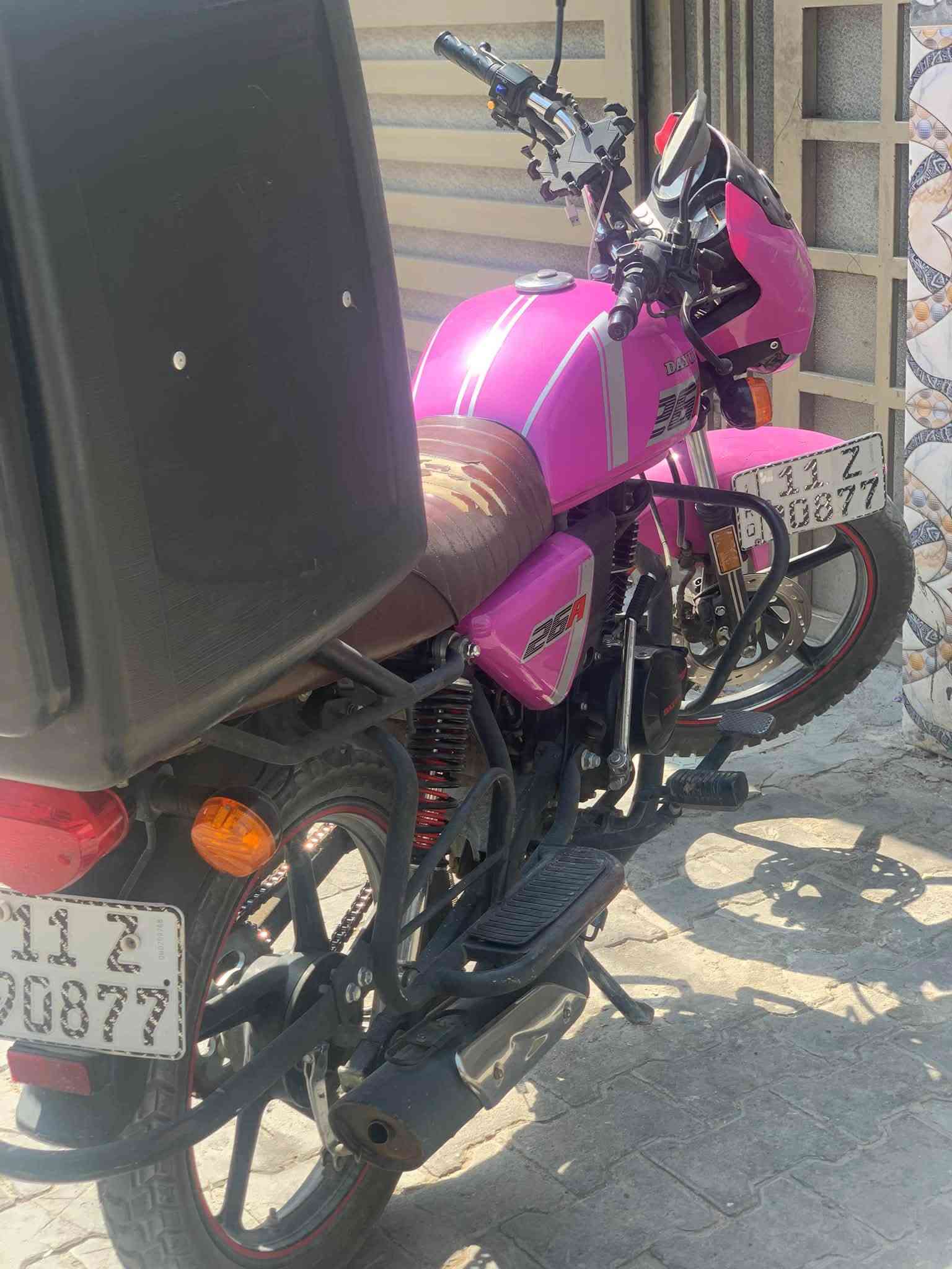 السلام عليكم
دراجه دايوان نفخ موديل 2023 مكينه 150cc مسجله بل سنويه 200 

دراجه خير من الله مكينه حتى تفيلس ممفيلسه خير من الله نواقصها بسيطه ستاند صفح وسدوسه صفح وجاملغ بي كسر بس ممبين دراجه خير من الله متوكفك بشارع

سعرها  2200 مليونين وميتين وبيها مجال للشراي
تحويل ثاني يوم مكاني بغداد الحريه
