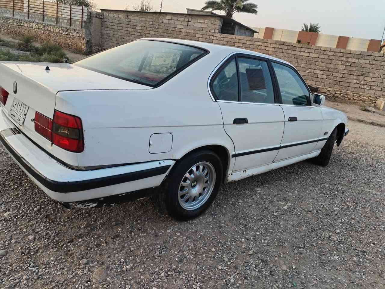 بي ام دبليو M5 • ١٩٩٠ • حجم ٥٢٠