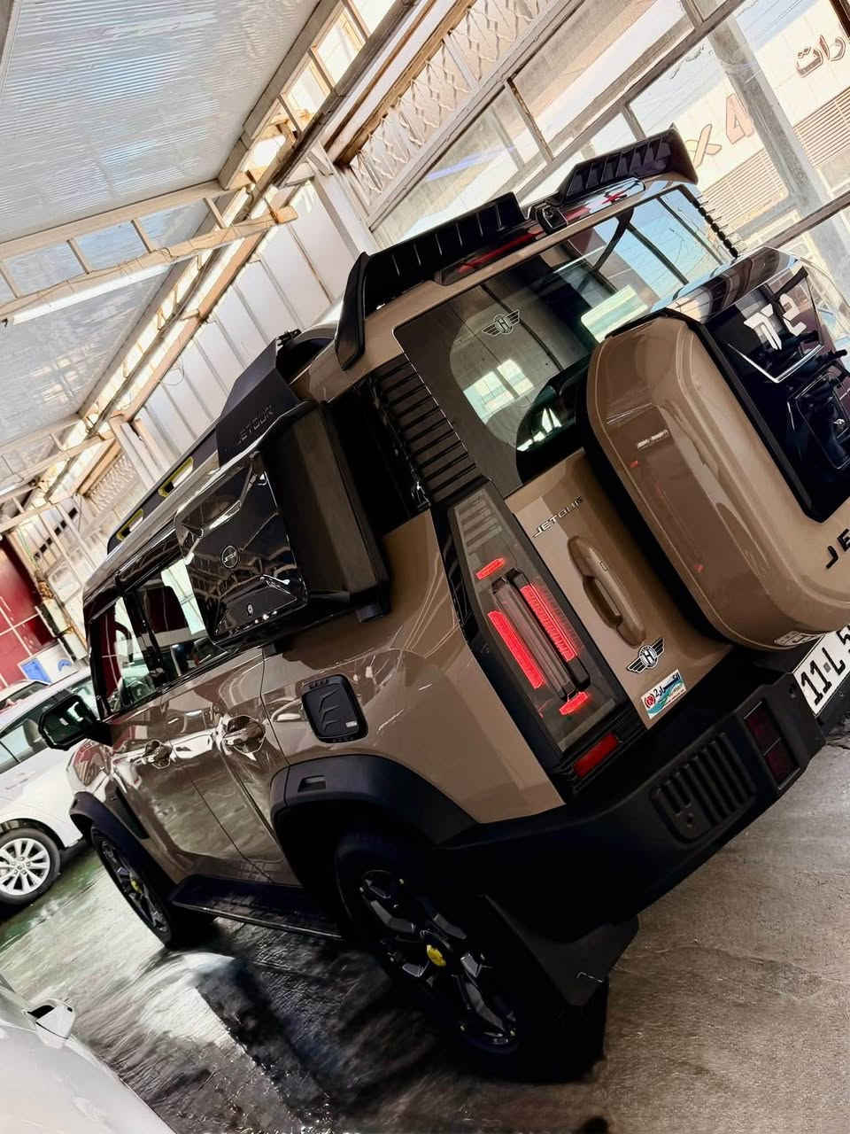 🚘 جيتور T2 LUXURY موديل 2025 للبيع

▪️ الموديل: 2025
▪️ الفئة: LUXURY
▪️ الممشى: 31,000 كم
▪️ الحالة: كلين تايتل
▪️ التغليف: PPF مطفي مغلفة بالكامل
▪️ المواصفات: فول مواصفات 1/1

🔹 المواصفات:
• محرك 2.0 لتر تيربو، 4 سلندر
• قوة 254 حصان
• قير أوتوماتيك 7 سرعات DCT
• دفع رباعي AWD
• 5 ركاب
• كشنات جلد
• مقاعد أمامية كهربائية
• تدفئة وتبريد للمقاعد
• شاشة وسطية كبيرة
• شاشة عدادات رقمية
• Apple CarPlay وAndroid Auto
• كاميرات 360 درجة
• حساسات أمامية وخلفية
• مثبت سرعة
• مثبت سرعة متكيف
• تشغيل بصمة
• دخول ذكي
• باب خلفي كهربائي
• فتحة سقف بانوراما
• تحكم مناخي أوتوماتيك
• إضاءة LED
• مرايات كهربائية
• نظام مراقبة النقطة العمياء
• تحذير مغادرة المسار
• تحذير الاصطدام الأمامي
• فرملة طوارئ أوتوماتيكية
• مساعد البقاء على المسار
• أنظمة أمان ومساعدة قيادة متكاملة
• جنوط ألمنيوم
• وباقي مواصفات الـ T2 Luxury

📞 ***********
