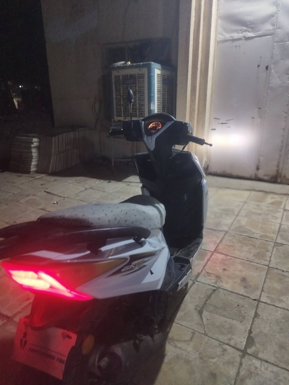 السلام عليكم دراجه لبيع جامبو سعره 250وبيه مجال للاستفسار رقم***********
