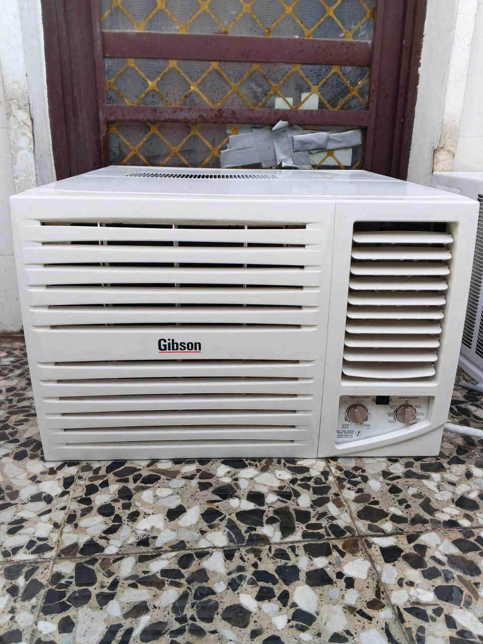 مكيفات حجم طنين فعلي واحد جبسون واحد كينود  فول نضافه بلاديات قرص شركه تبريدهن ثلج ❄ برغي ممفتوح بيهن العنوان بغداد حي اور قرب فلكه صباح الخياط الاستفسار ***********
