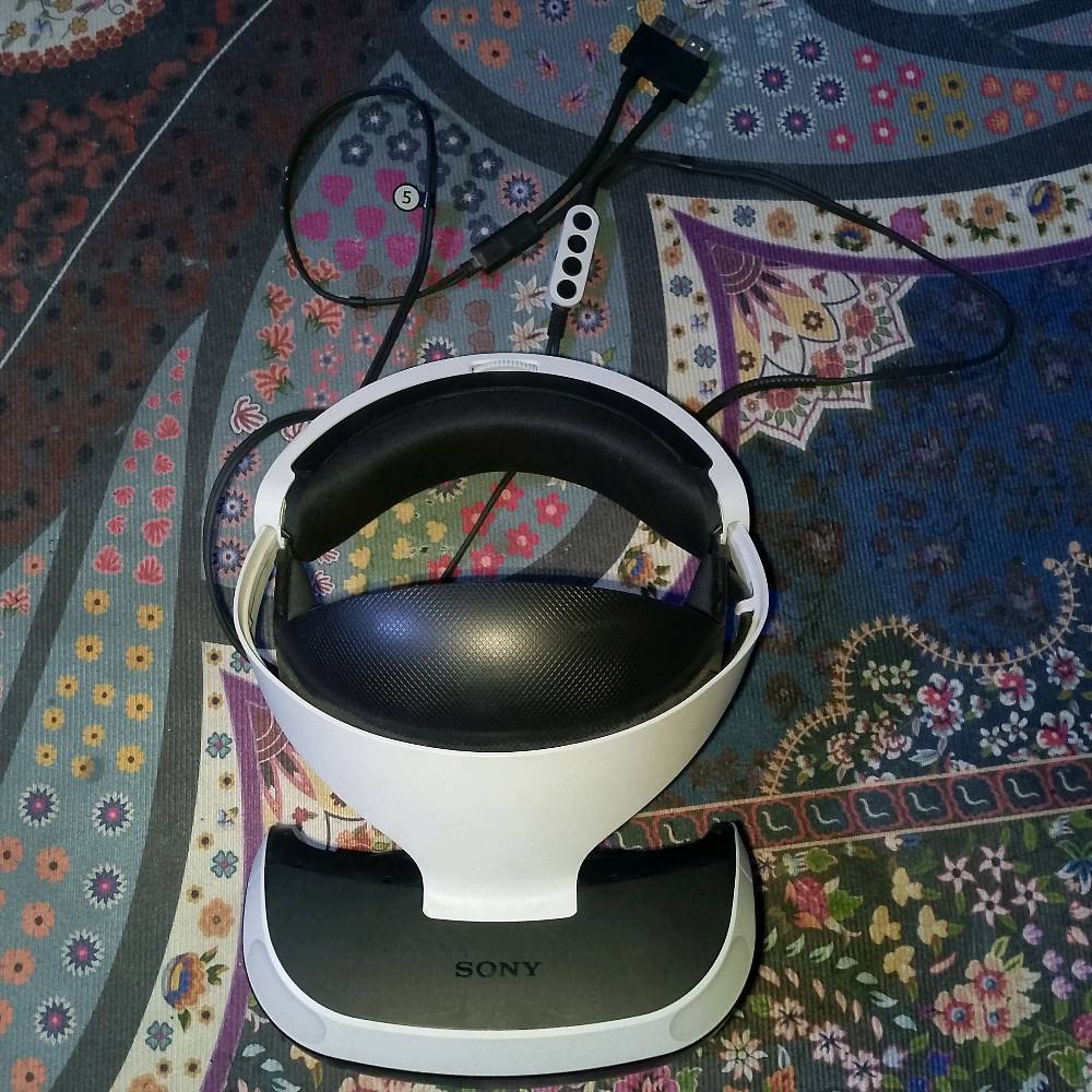 نضارة الواقع الافتراضي Vr للبلي فور جديدة غير مستخدمة فقط بعض النقوصات راسل واتساب للستفسار