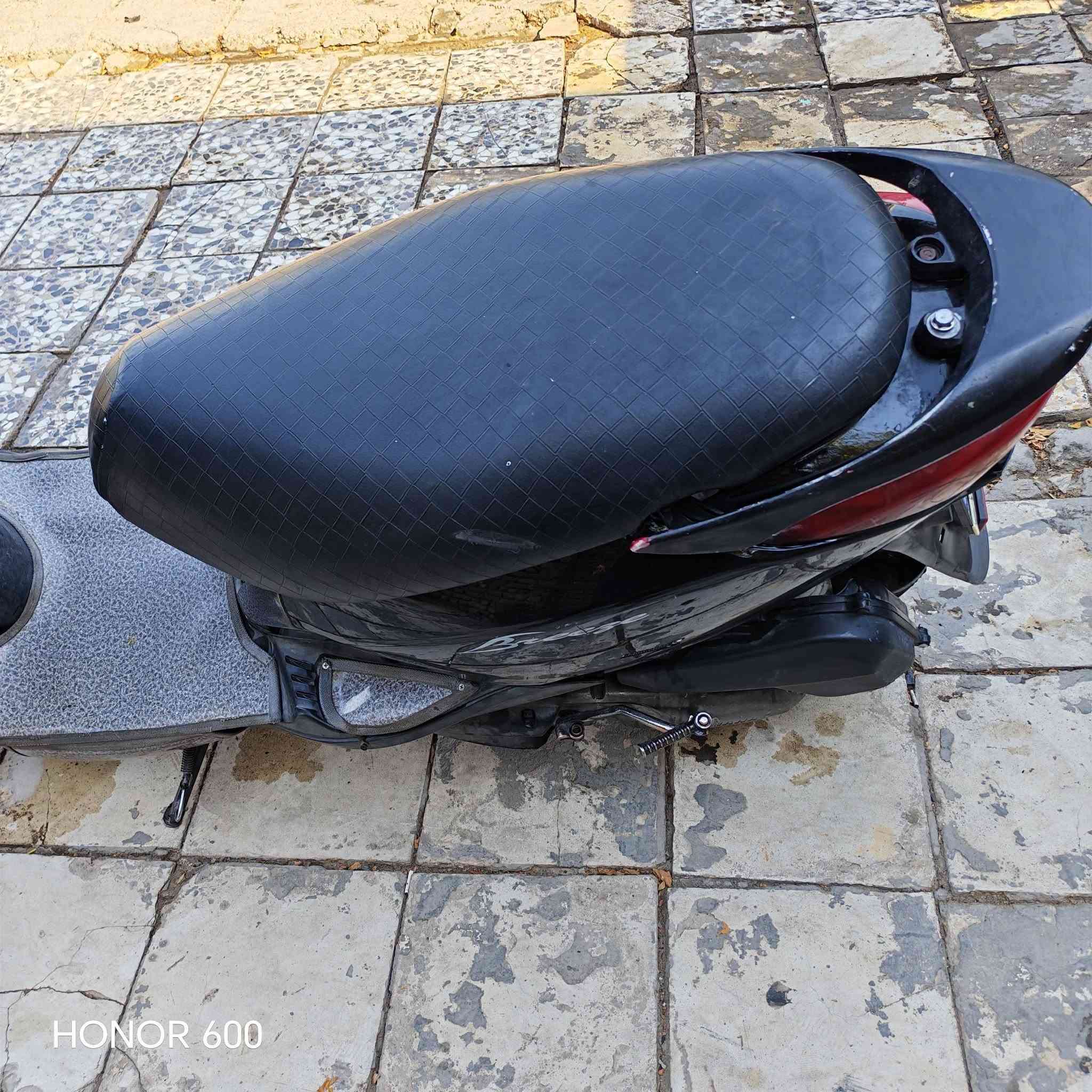 السلام عليكم دراجه بريز كابريتر دراجه نضيفه وموجوده كفراتها الاصليه  سعر 650 وبيها مجال بغداد مدينه الصدر 
رقم الهاتف ***********
