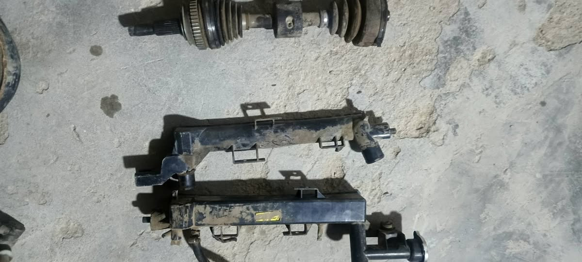 السلام عليكم للبيع قطع غيار دوج كلايزر سطاب اكسل مع بول برن عدد 2 فلنجات عدد 2 فجوج عدد 2 دبلات امامية عدد 2 دسكات أصلية عدد 2 لويات عدد 2 قاعدة دبل عدد 2 عطر مع درايم شفت مع شفت مع صليب عنبار بريك مع بريشر مع قزانات راديتر اخوان القطع كلهم تفصيخ من سيارة بلادية مكاني النجف الاشرف *********** واتساب
