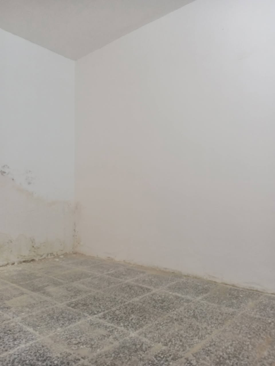 بيت للبيع قطاع ٨٤
مساحه ١٠٠ متر طابق واحد 

بناء شيلمان نظيف جداً 

موقع مميز خلف سايدين الشريط 

غرفه وصاله ومطبخ وستقبال 

وصحيات داخليه وخارجيه ومكشوفات 

السعر ٩٧ مليون مع مجال 

ملاحظه البيت حاليا فارغ 

للاستفسار مكتب أبو علي الخالدي  للعقار

موقع المكتب حي ميسان شارع كيات قبل تقاطع شارع بوريات 

او الاتصال على الرقم التالي

***********

***********

***********
او متابعه صفحة ابو أبو علي الخالدي  كل عروض حي ميسان
