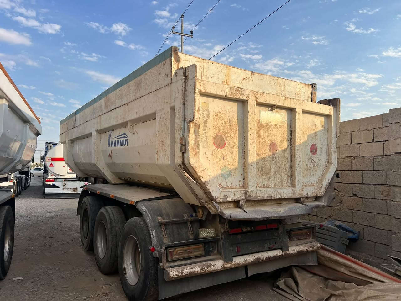 السلام عليكم 

للبيع نساف حوضي 

ثلاث دناكير دبل تاير 

حوضي 22 متر 

موجود في معرض عادل 

عنوان كركوك مقابل جسر واحد حزيران 

***********☎️✅
