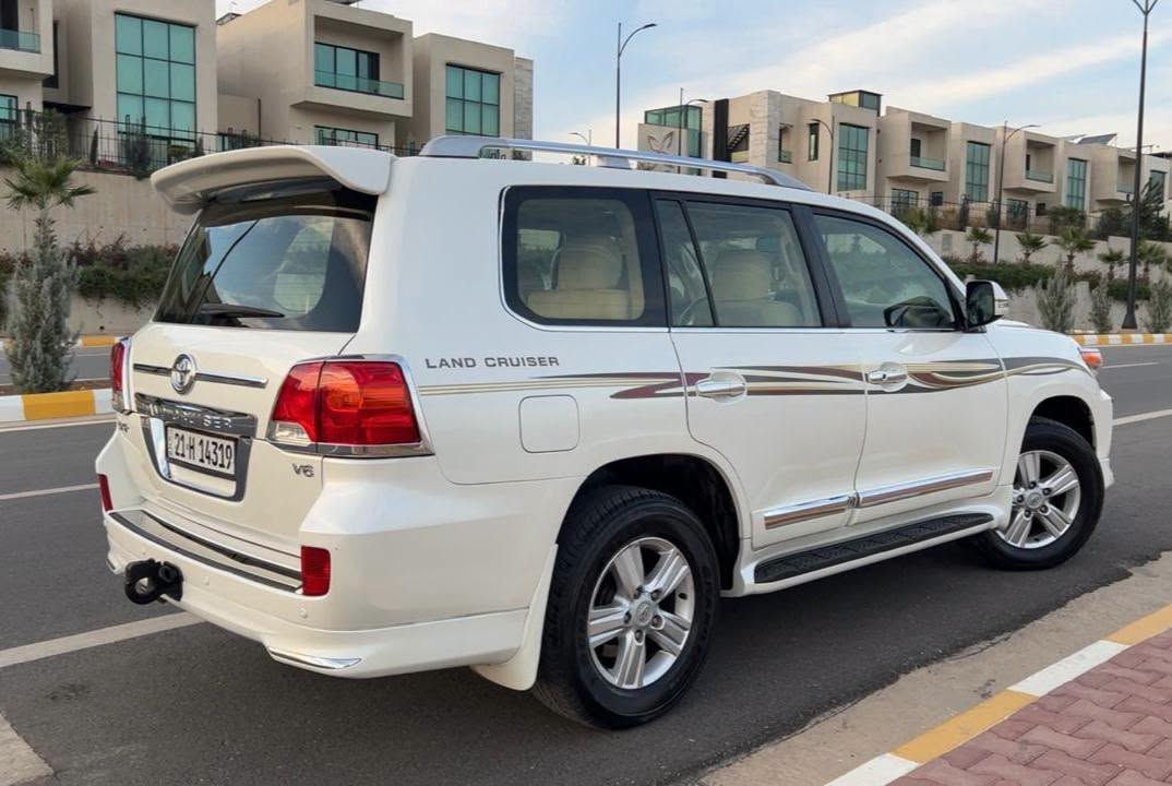 لاندكروزر GXR • ٢٠١٣ • ١١٧٠٠٠ كم