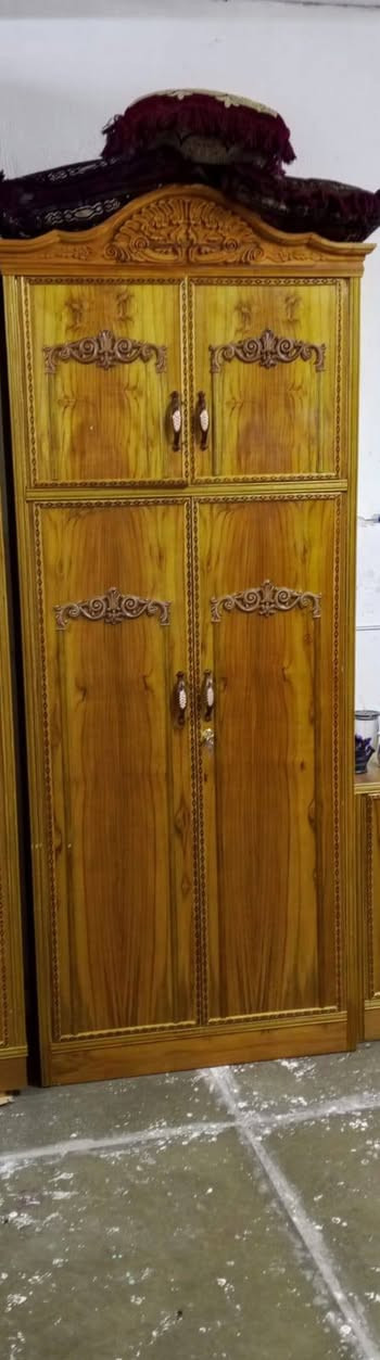 السلام عليكم غرفه صاج تفصال مو سوكي متكونه من 6قطع النضافه 100استخدام شهر واحد فقط متوازي على البيع اخذتها 1650الف نهايتها 1250 وبيها مجال  التواصل واتساب فقط 
الرقم ***********

