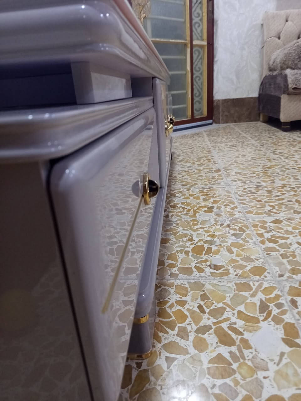 السلام عليكم هذا الميز للبيع ودست البخار هم اثنينهم جداد للبيع السعر خاص او عل رقم ***********مكاني موصل الايسر
