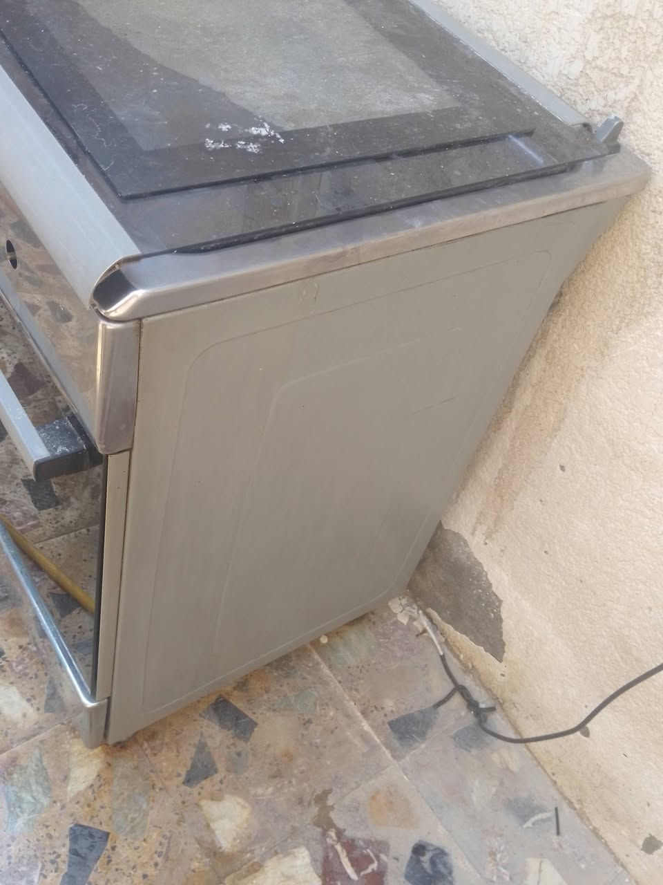 طباخ البيع نضيفه عوزه جنلات وتقسيم نار العيون سعره ١٠٠الف بي مجال مكاني العماره حي العسكري ***********
