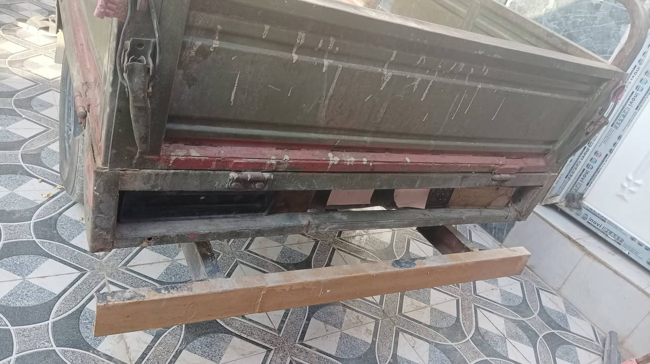 السلام عليكم ستوته لبيع اوراق أصولي تخم تايرر مبدل موديل 18 محرك 24  رقم شاصي موجود السعر مليون وبيه مجال هواي اليريده يتصل ع الرقم ***********
