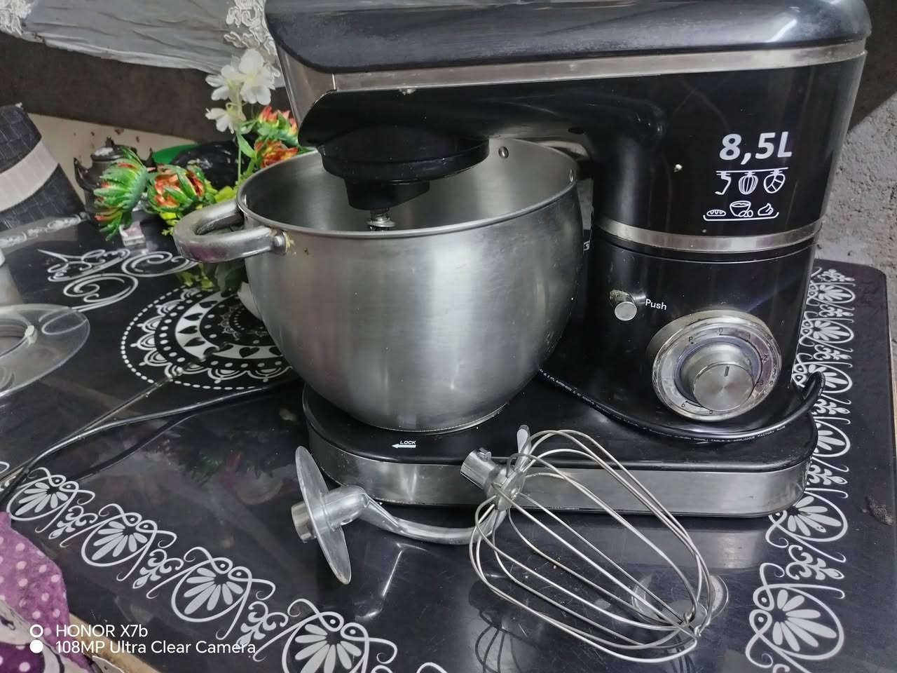 عجانة 8 لتر ونص.  شركة النوال بعدهي بنضافتهة صار شهر ونص من اخذناهة. ب85 وبيهة مجال.  ***********   .ابو علي
