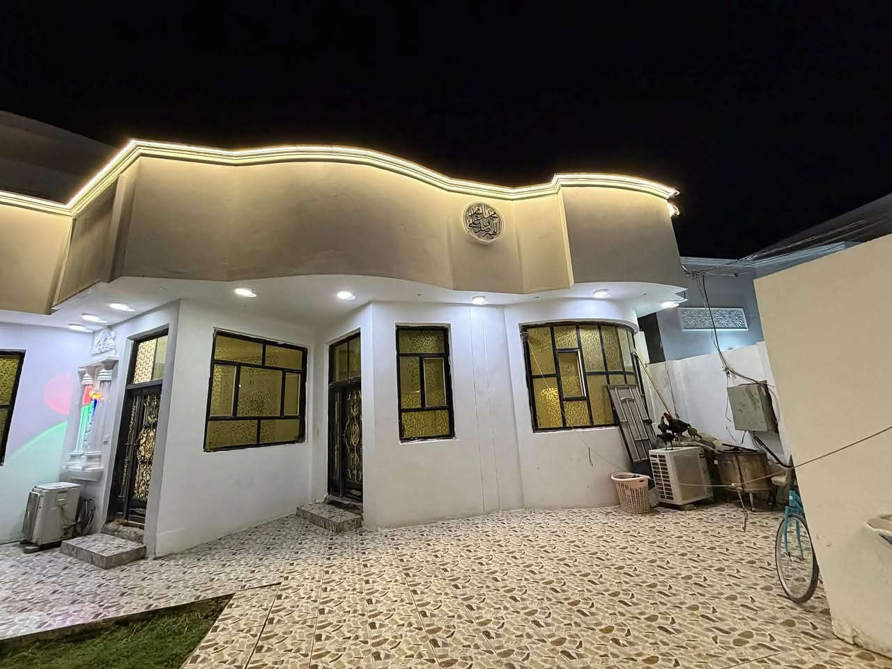 #دار_للــبـيــع 🏠 في #الديوانية حي الجامعة شارع سوات #زراعي_سند_25 مساحة 400متر واجهة 20متر #كونكريت بناء حديث درجة أولى 
يحتوي
 ع غرفتين وصاله واستقبال ومطبخ حار وبارد وصحيات داخلية وخارجية وطارحة وحديقة ….
——————————————-
🔺#للاستفسار مراسله واتساب ع الرقم التالي 

http://wa.me/+964*********** مقتدى 📲

—————————————————————
او زيارة مكتبنا

🔺العنوان:- حي الجامعة شارع عشرين مكتب مقتدى العكيلي للعقار والمقاولات العامة
