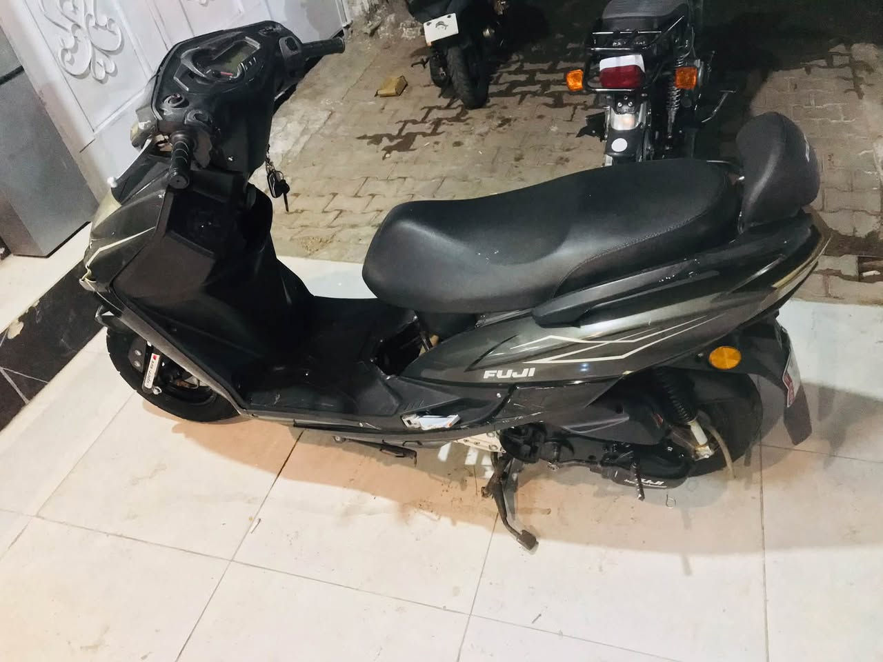 متاح سكنس يابني رمبه شرط صبانه ما مطخوخ كهربائيات كامل شغال سلف هندر كنترول تشغيل عن بعد وياله عدله تايرات جدد دراجه متروكه س 550 وبي مجال شراي تفضل خاص او تصل وتساب هم موجود 

‭***********‬
