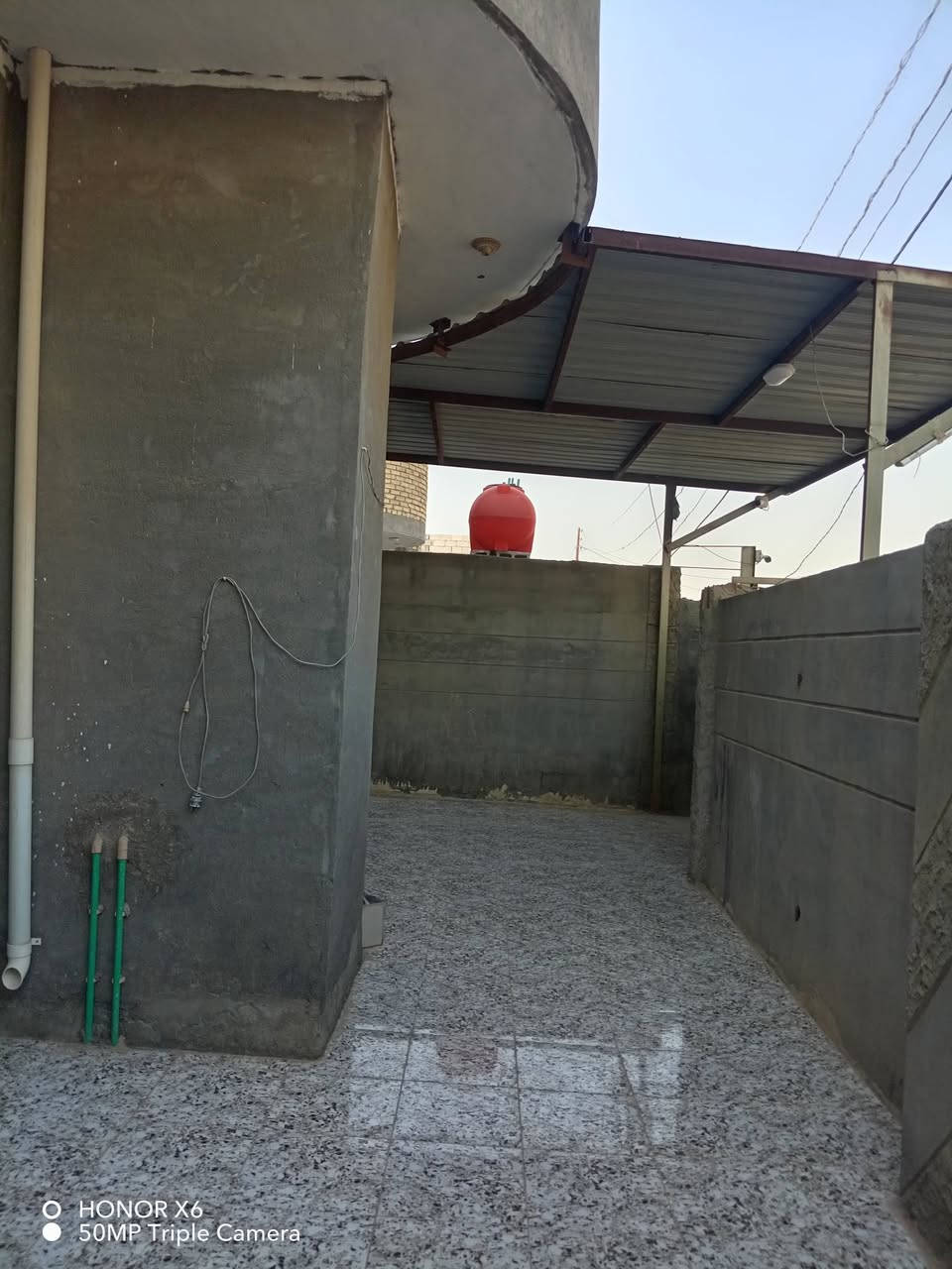 دار لبيع بناء طابوق سقف صب كونكريت يتكون من غرفتين صاله مطبخ واستقبال في حي زليزل قرب ملعب هشام زليزل مساحه ٢٥٠ طابو زراعي سند ٢٠٢٥استفسار *********** /***********
