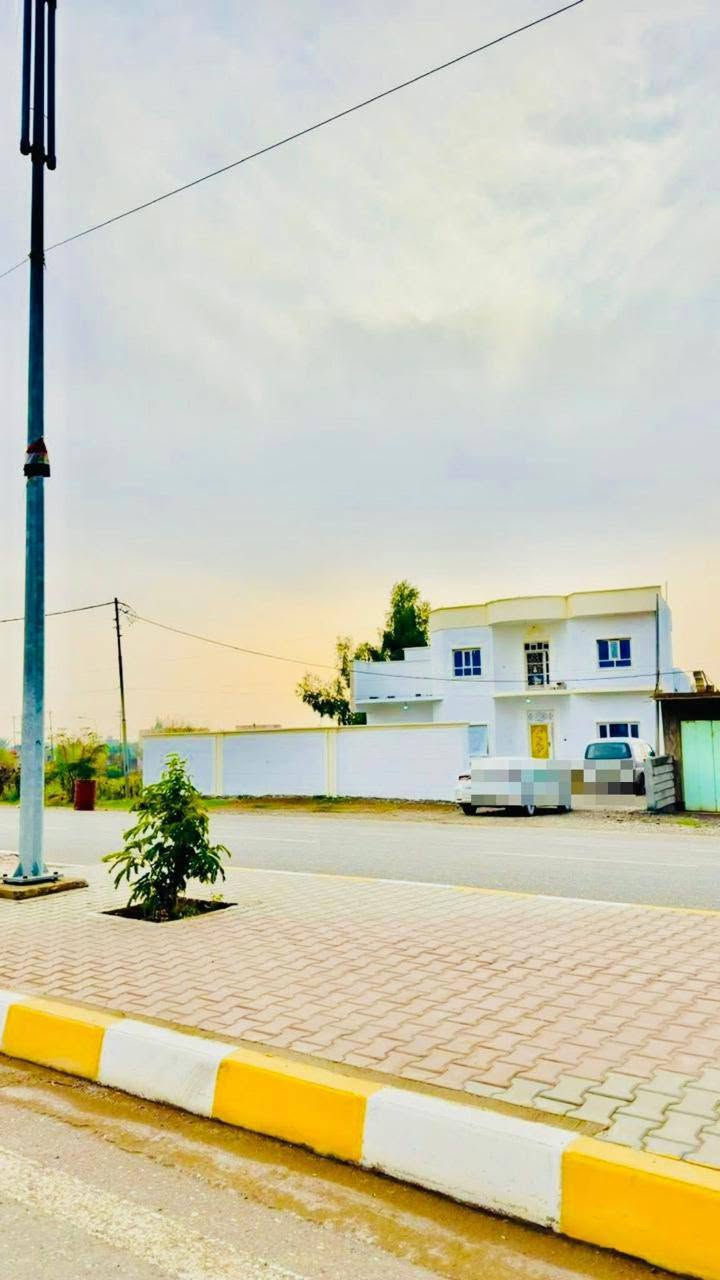 السلام عليكم بيت للبيع في قضاء العلم مدخل العلم طابو صرف المساحه 800 على شارع30 مباشر وراه شارع 15 بيت نضيف ودرجه أولى الشراي يتصل ***********
