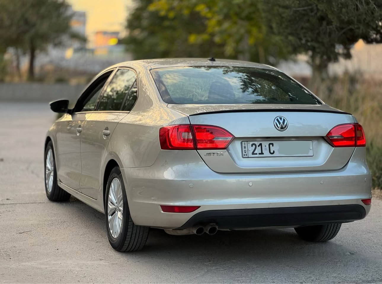 ‎کوردی / عربی 

‎بسم الله الرحمن الرحيم
Jetta 2015 خلیجی بێ بۆیاخ  

ماشەڵا سەیارەیەکی بە تەحەمول و کەممەسرەف
خۆم لە دەستی یەکەمم کڕیوەتەوە زۆر تازە ماوەتەوە
سەنەویو ڕەقەم تازەیە تا ٤ /٢٠٢٨ بە ناوی خۆمەوەیە 
مەکینە ٤ پستۆن ٢.٠ بێ تۆڕبۆ ٦ گێڕ مەرغوب بەشەرت
کامل سێرڤس ڕۆن و هایدرۆلیک و مەصفی بانزین 
پلاک و نۆزڵ و کامل ڕێڕەوی هەوا و حاسەکان 
 تایەو ویلی مۆدێل ٢٠٢١ ی بۆ بەستراوە 
181هەزار کیلۆ مەتر ڕۆیشتوە 

نرخ 💵(( 115 )) 💵گەڵا و معامەلە 

مواسەفات خلیجی ناسراوە 
شاشە ئایپاد ی بۆ بەستراوە و حاسە و کامێرەیە 
گێڕی ئۆتۆماتیک و عادی و سپۆرت و تحدید سرعە
جامەکانی ئۆتۆیە بە سویچ دەکرێتەوەو دا دەخرێ
تەبریدێکی زۆر ساردی هەیە و تەبرید مەرکەزیە ❄️
گاعی و کەتەلۆک و سپێر و جەگی شەریکەی تیا ماوە
زۆر مواسەفاتی تر …

سەیارەکە بێ بۆیاخە دەعامیش بۆیاخ نیە  ٣ پەڵە PDR ی هەیە و زۆر بە جوانی چاککراوە پێوەی دیار نیە 

ڤیدیۆی کاملی سەیارەکەم لایە کڕیار داوا بکات ✅

📍شوێن : سلێمانی 

***********☎️
ڤایبەر و واتصئاپی لەسەرە 

———————————————
جيتا موديل ٢٠١٥ خليجي بدون صبغ

ماشاءالله سيارة عمليه و قوية و الاقتصادية جدا 
شتريت من ايد واحد و باقي جديد جدا
سنوي و رقم جديد حتى ٤/٢٠٢٨ و باسمي 
محرك ٤ سلندر ٢.٠ تنفس طبيعي و ٦ گير مرغوب 
سويت كامل سيرفس زيت محرك و هايدروليك ✅
و مصفی بنزین جدید و بلاك و نوزل و كل حساسات
و تاير و ويل جديد مال ٢٠٢١ 
ماشي 181 الف كيلومتر 

سعر💵 (( 115 )) 💵ورقة و بيها مجال 

مواصفات خليجي معروفة
شاشة ايباد و كاميرا و حساس و تحديد سرعة 
گير أوتوماتيك و عادي و سبورت قوي جدا
جامات اوتو و يفتح و يصعد عن سويج 
تبريد بارد جدا و تبريد مركزي ❄️❄️
گاعيات و كتلوك و جك و سبير شركة موجود
بعد هواي مواصفات…

سيارة بدون صبغ  حتى دعاميات بشرط
بيها ٣ مكان تعديل PDR و مامبين 

عندي فيديو كامل سيارة شراي آطلب و تدلل ✅

📍مكان: سليمانية 

***********☎️
فايبر و واتساب موجود السليمانية, العراق
