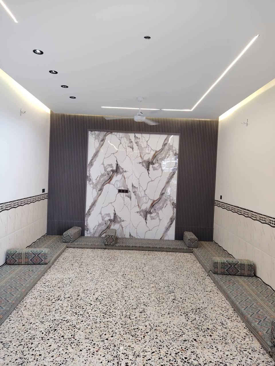 #بيت #للبيع
في حي الخضراء
خلف جامع التقوى
على ساحه
المساحة ٢٨٠متر
طابق ونص مكون من 4غرف نوم
السعر 145مليون قابل للتفاوض
مكتب عزت للعقار شارع 60قرب تقاطع جامع التقوى مقابل المول الجديد في حي التأميم
هاتف
***********

