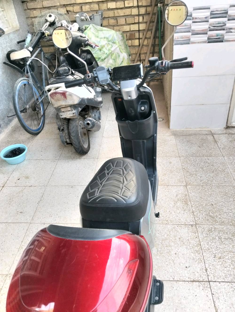 بطاريات جديدة • صندوق خلفي • بنشر بالإطار
