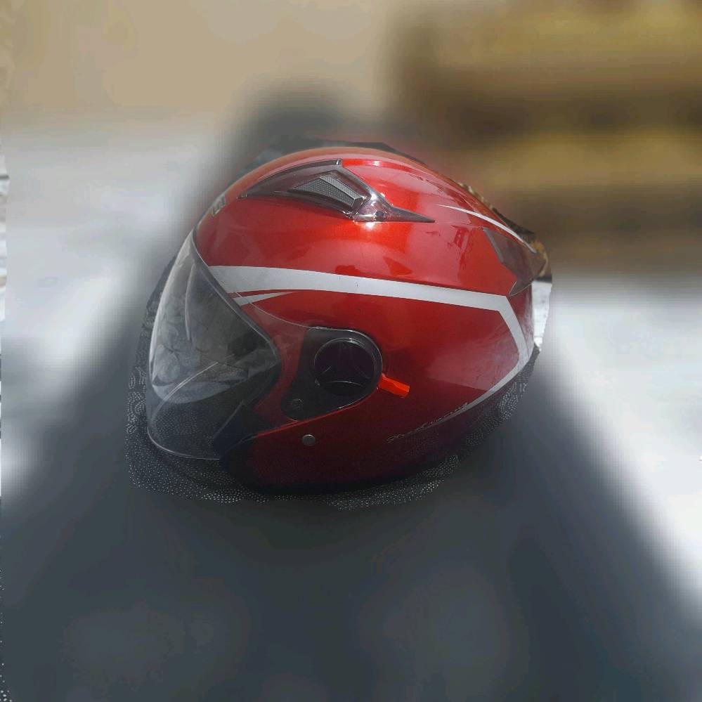السلام عليكم
خوذة دراجه ماركة DFG

غير مستخدمه اول يوم خذيتها العصر وهسه بالليل عرضتها لان حصلت قناع بدالها

الخوذة جديده بلون احمر ماروني
مناسبه لاجواء الصيف والشتاء
 تحمي من الهواء بالسرعات العالية وتحتوي على نضارات شمسيه قابلة للتحكم 
ويوجد عدسات شفافه ايضا يمكنك التحكم فيها. 

بطانتها مريحه قابله للازالة والتنضيف والتبديل بسهوله

تحتوي على منفذ علوي لتدفق الهواء ومكان خلف الرأس لتزويدها بالضوء

- سعر الخوذة 35 الف فقط
- مكان الخوذة ابو الخصيب، حي العسكري

تتوفر خدمة توصيل داخل البصرة

- للتواصل عبر الخاص او رقمي بالواتساب وانه بخدمتكم..